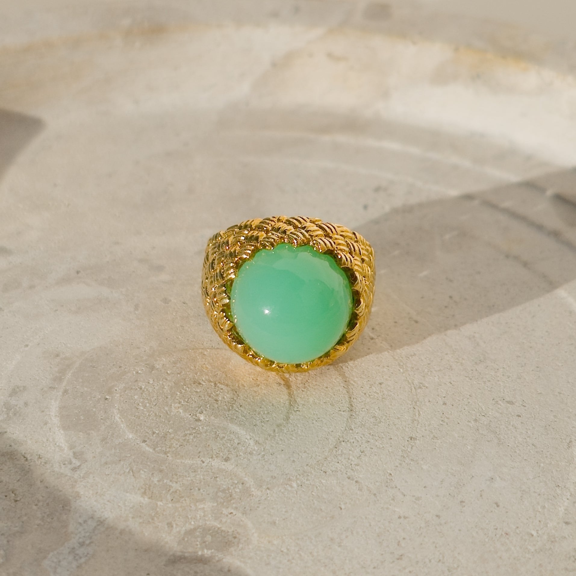 Prächtiger Vintage - Goldring mit Chrysopras - Cabochon - Honey Jewelry