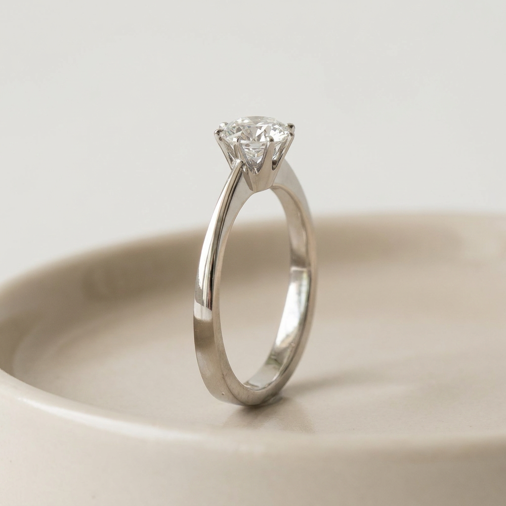 Magnificent white gold engagement ring with brilliant solitaire