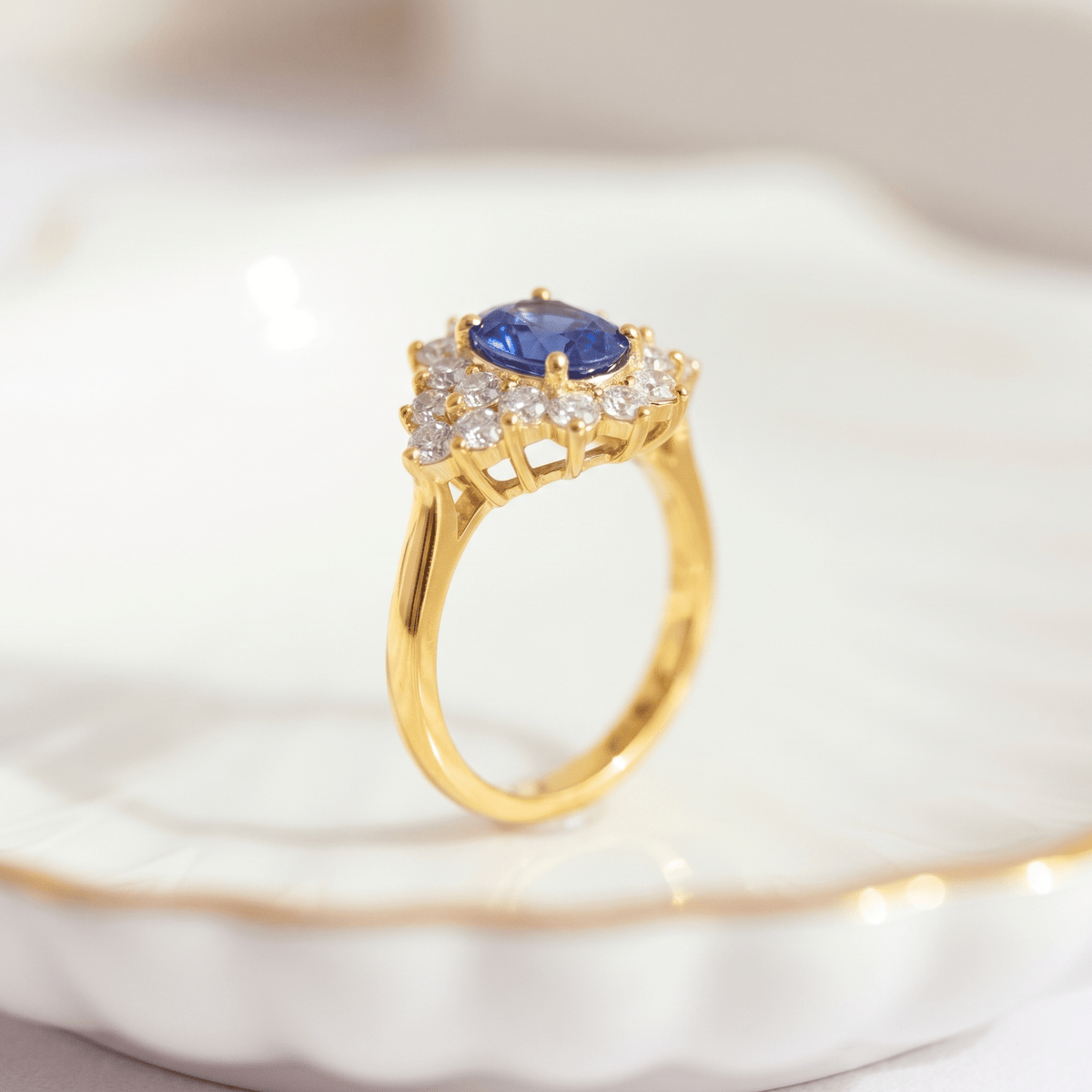 Saphir Diamantring aus 750 Gelbgold mit Sternrosette - Honey Jewelry