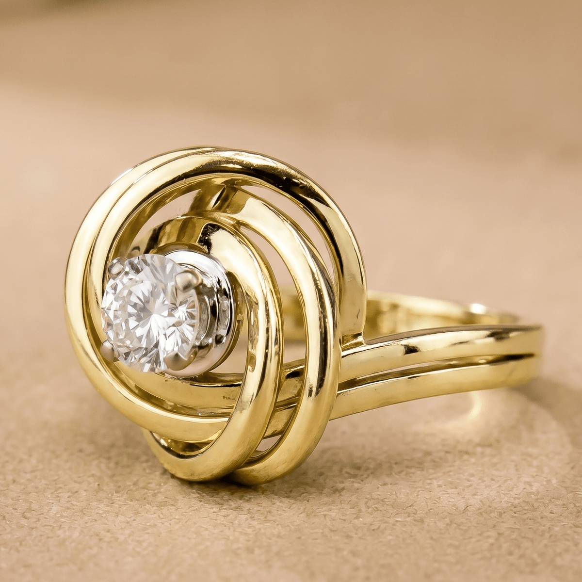 Solitärring mit Brillant aus 14 Karat Gold in einzigartigem Design - Honey Jewelry