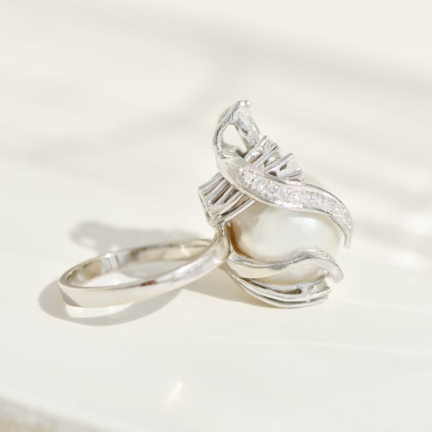 Statement - Ring aus 14K Weißgold mit Südseeperle & Diamanten – Pure Eleganz trifft Drama - Honey Jewelry