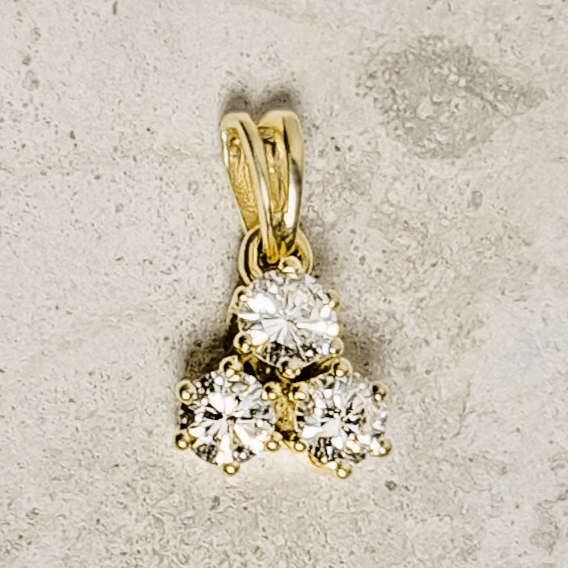 Süßer Brillantanhänger "Dreigestirn" aus 14 Karat Gelbgold - Honey Jewelry