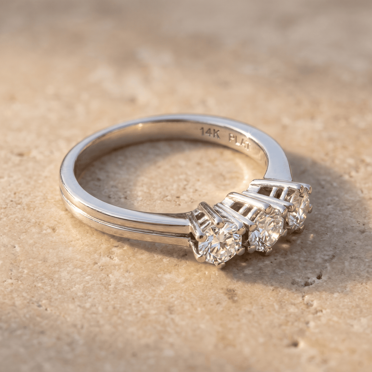 Triologie-Ring aus 14K Weißgold mit 3 Diamanten – Vergangenheit, Gegenwart & Zukunft in einem Ring - Honey Jewelry