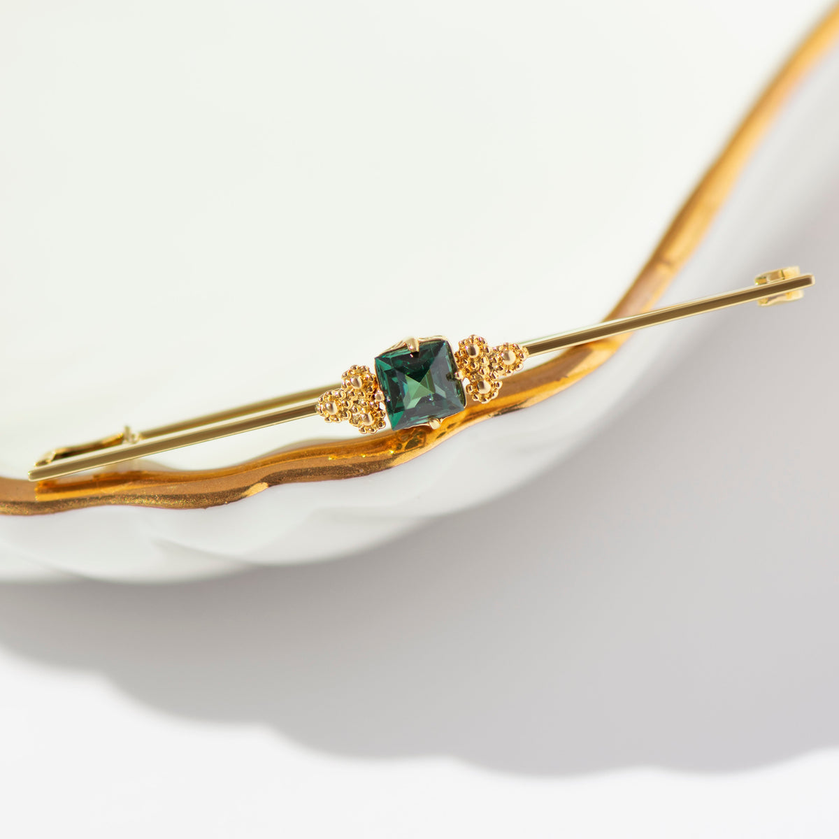 Vintage Brosche mit Turmalin