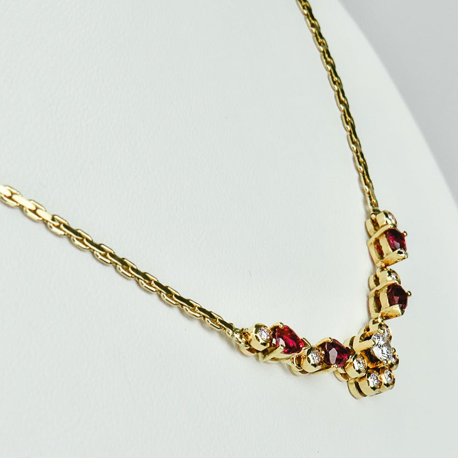 Vintage Collier aus 18 Karat Gelbgold mit Rubinen & Brillanten – elegante Handarbeit ca. 1980er Jahre - Honey Jewelry