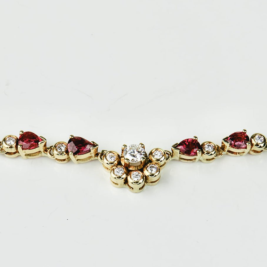 Vintage Collier aus 18 Karat Gelbgold mit Rubinen & Brillanten – elegante Handarbeit ca. 1980er Jahre - Honey Jewelry