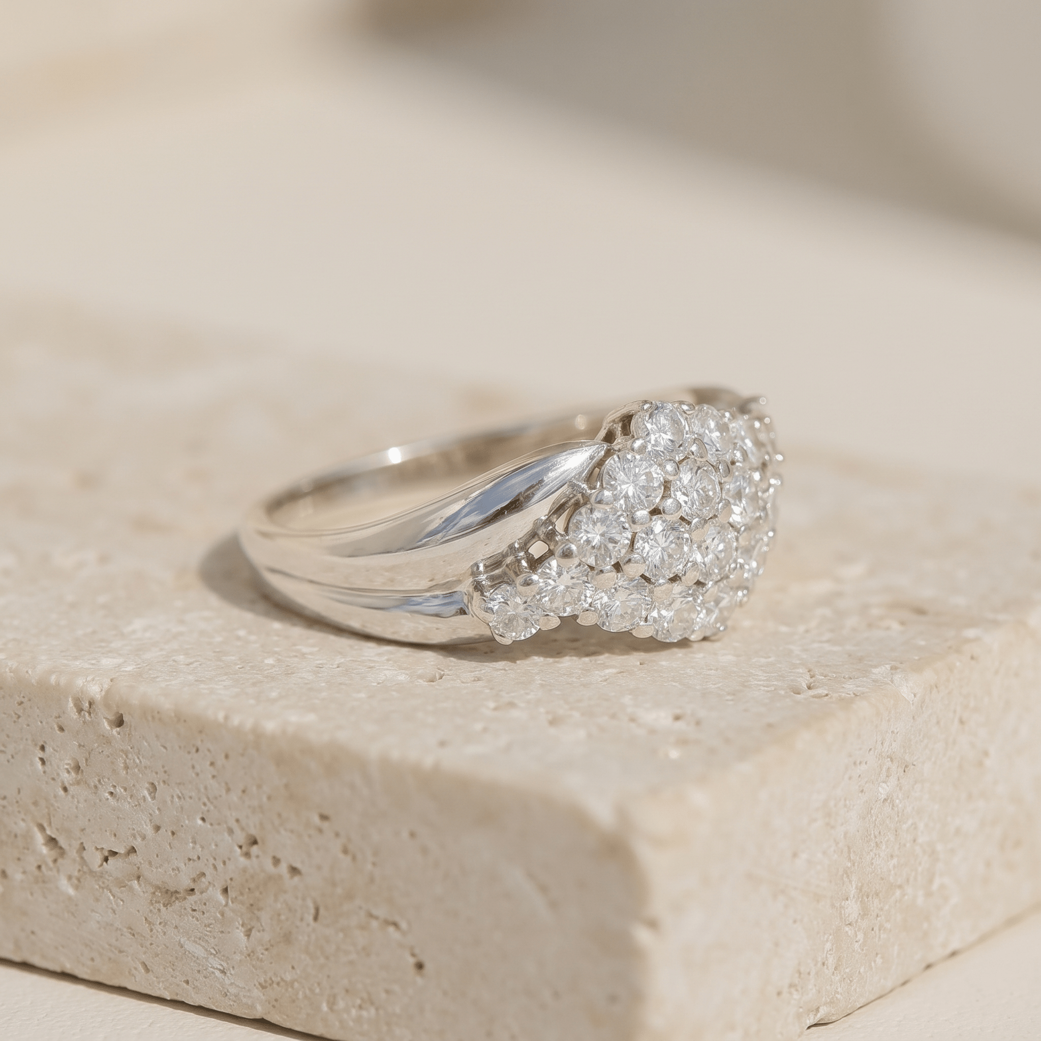 Vintage Crossover-Ring aus 14K Weißgold mit Brillanten - Honey Jewelry
