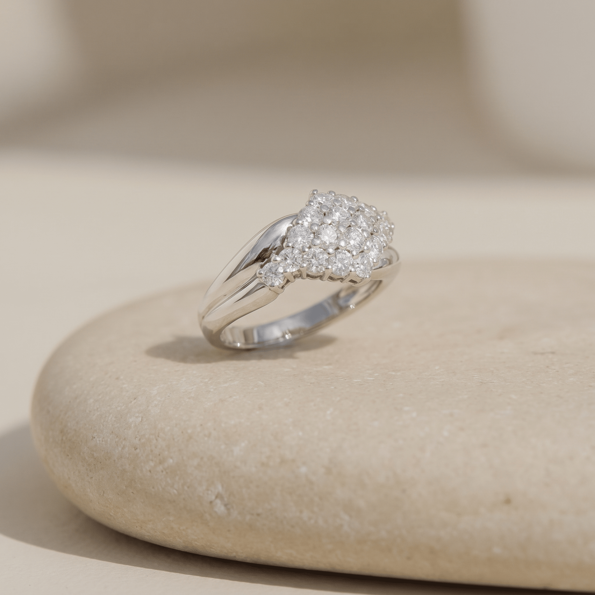 Vintage Crossover-Ring aus 14K Weißgold mit Brillanten - Honey Jewelry