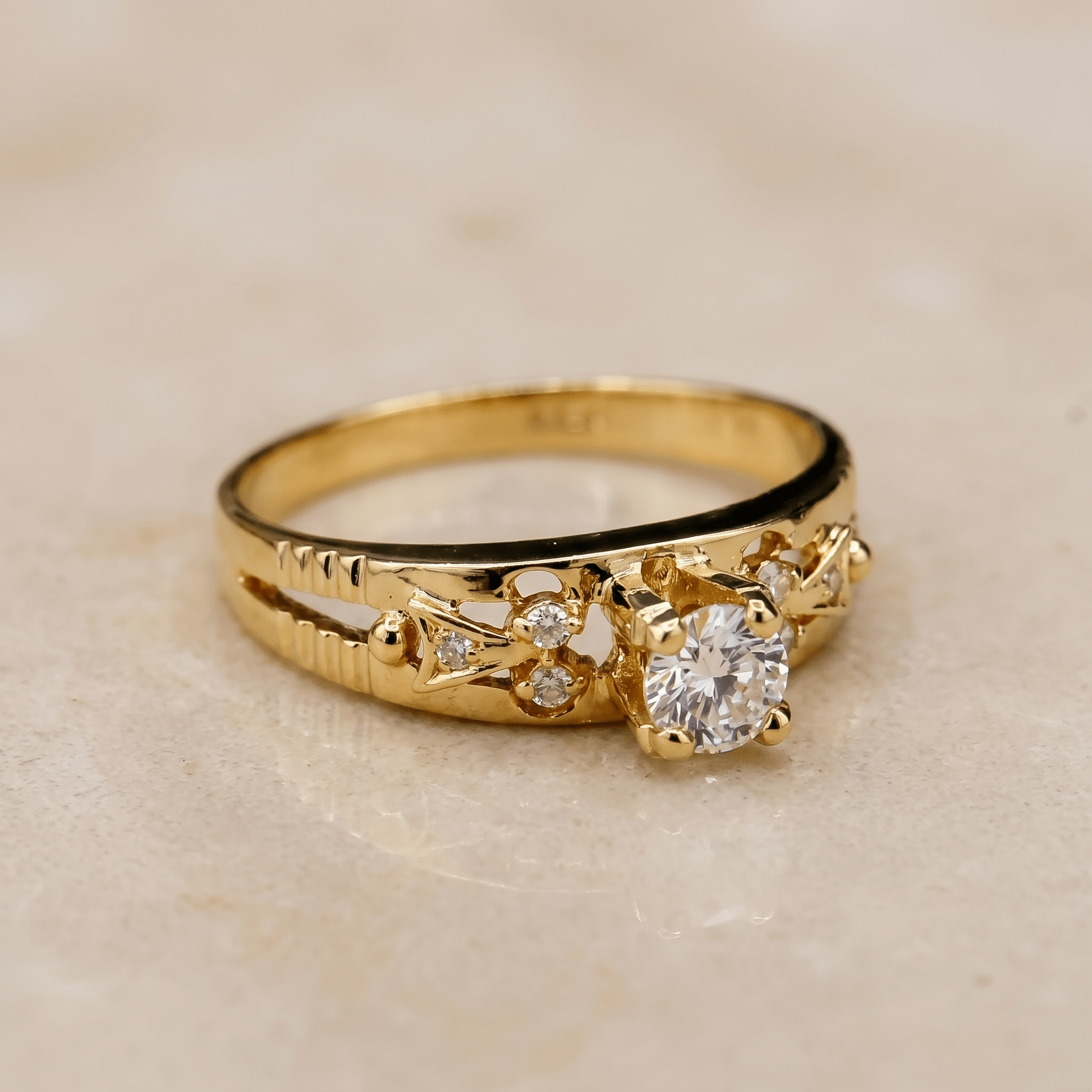 Vintage Halo-Goldring mit Brillant - Luxus pur - Honey Jewelry