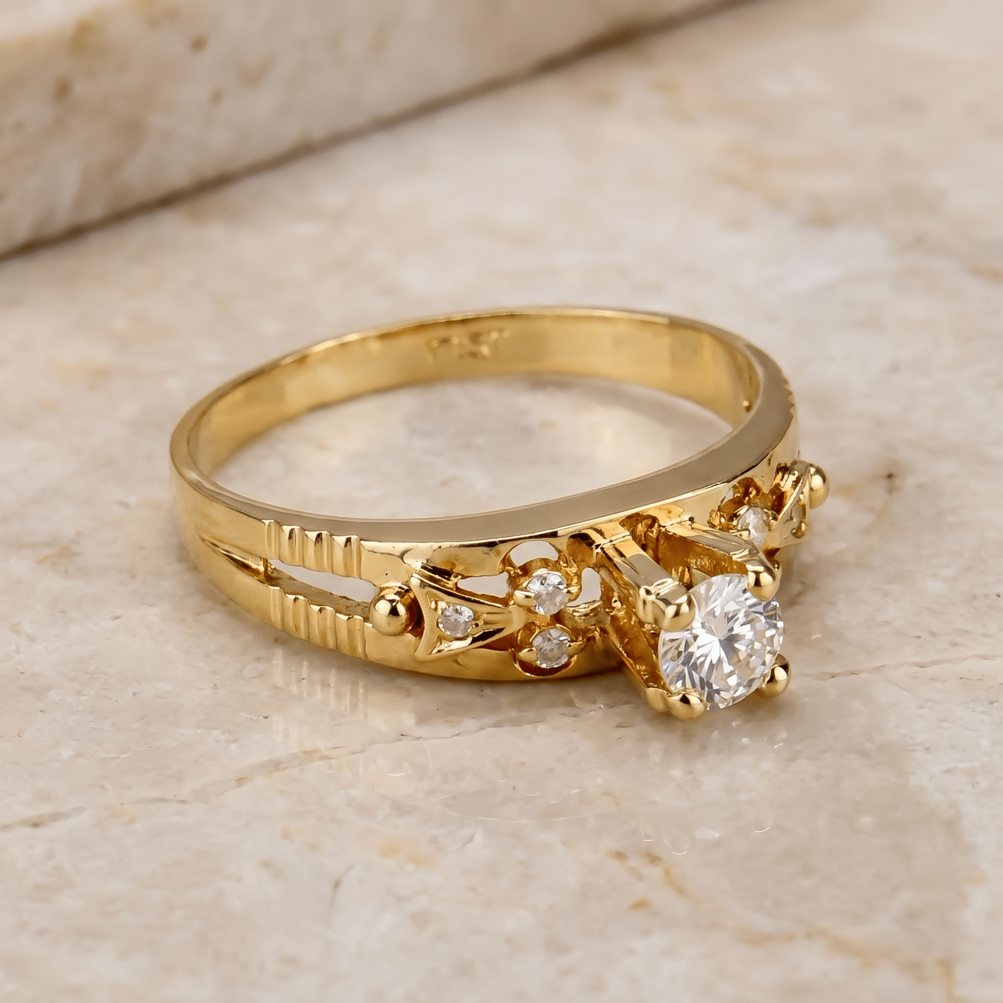 Vintage Halo-Goldring mit Brillant - Luxus pur - Honey Jewelry
