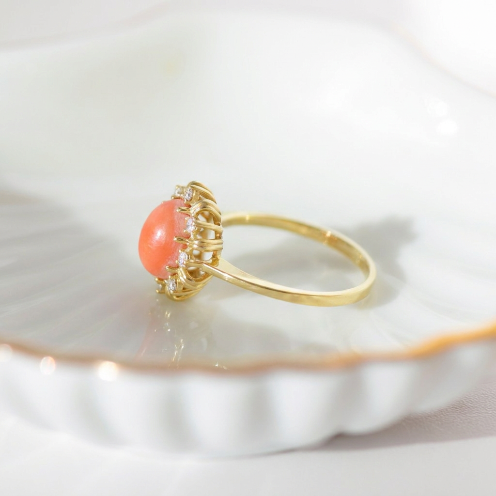 Vintage Korallen-Diamant-Ring aus 585er Gelbgold