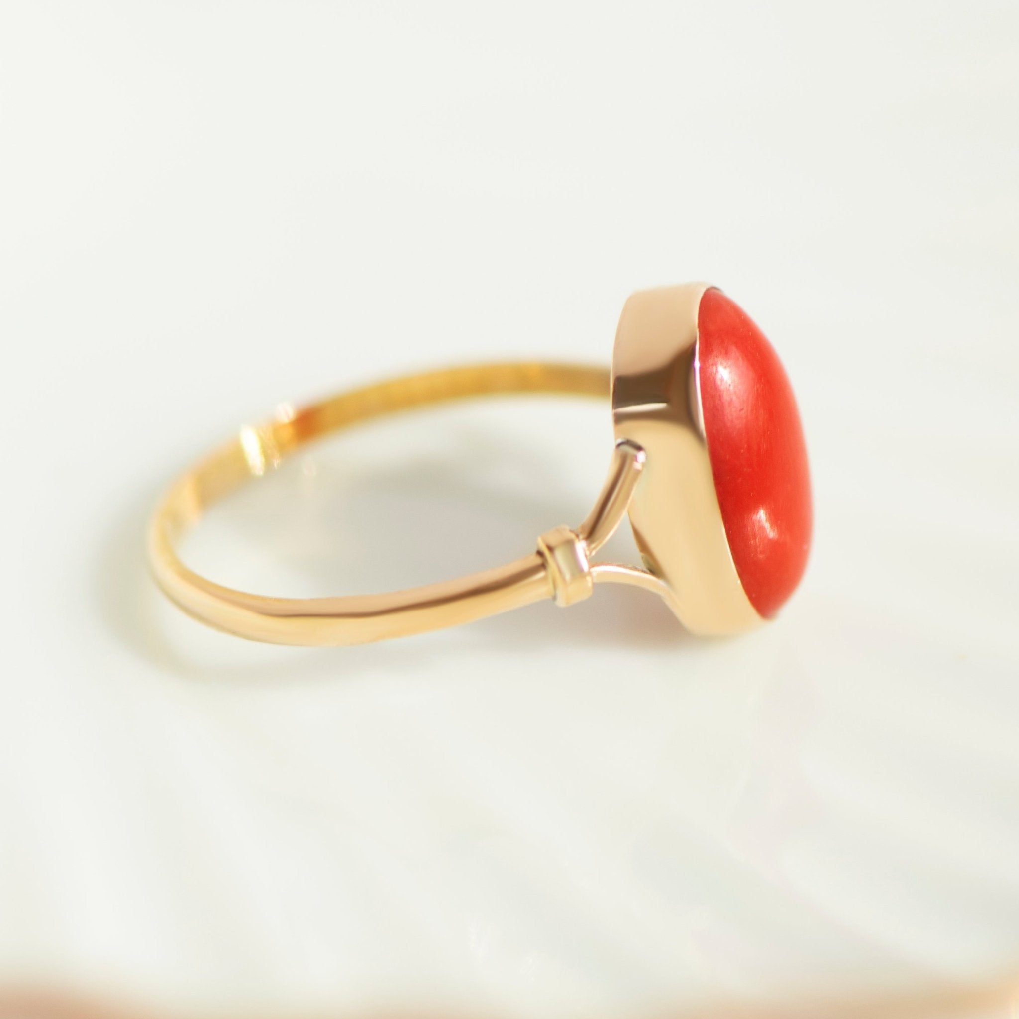 Vintage Korallenring aus 585 Gelbgold mit Cabochon - Honey Jewelry
