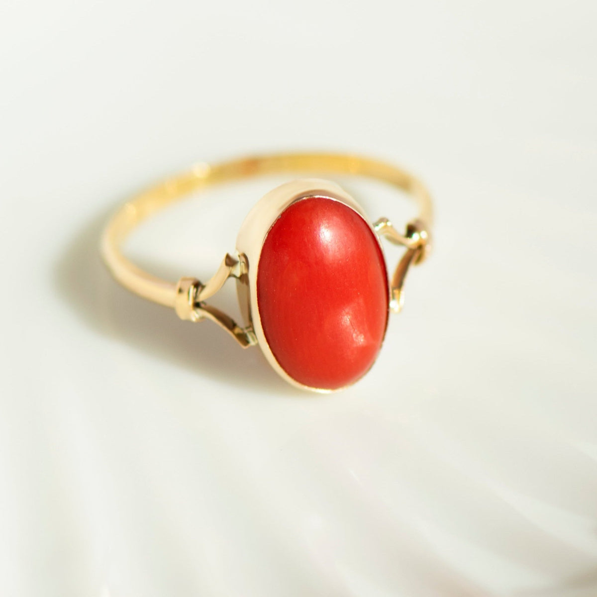 Vintage Korallenring aus 585 Gelbgold mit Cabochon - Honey Jewelry