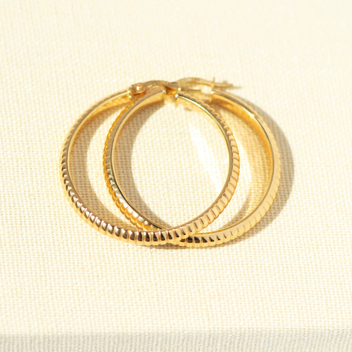 Vintage Kreolen – 585er Gelbgold – Strukturierte Oberfläche - Honey Jewelry