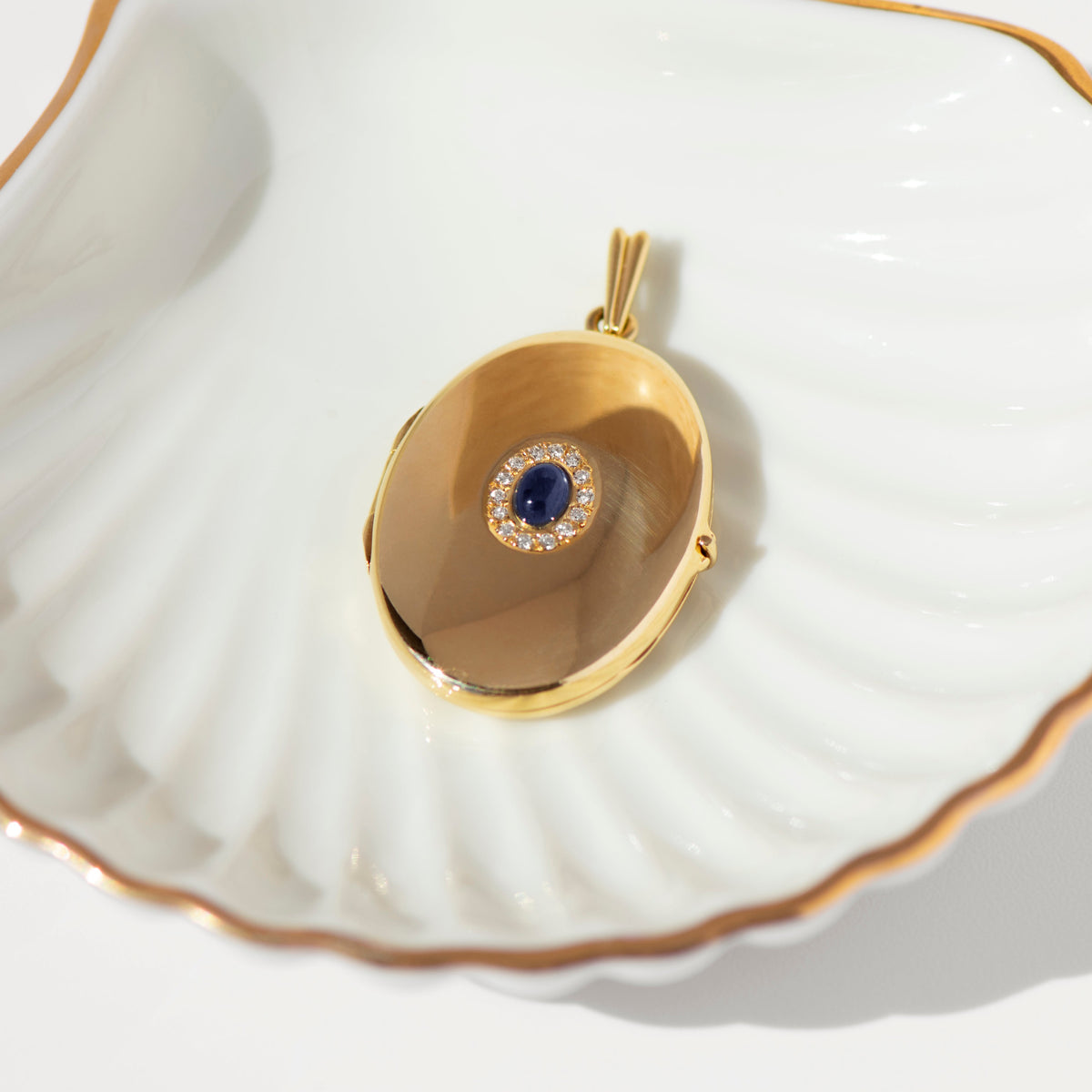 Vintage Medaillon mit Saphir und Diamanten aus 18K Gold