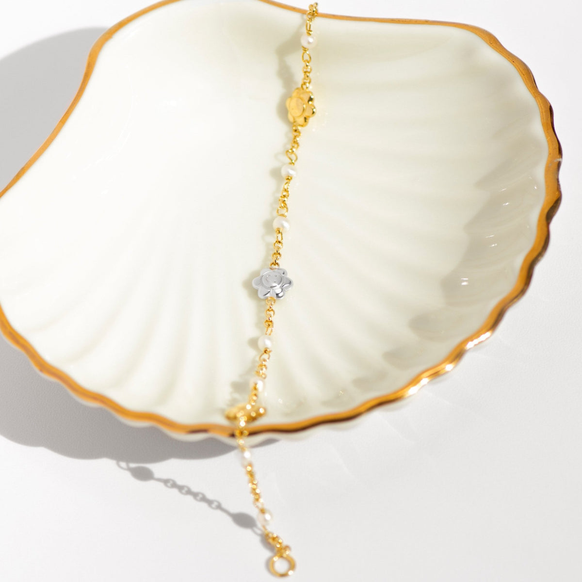 Vintage Perlenarmband mit Smiley - Blumen – 750er Gelb - & Weißgold - Honey Jewelry