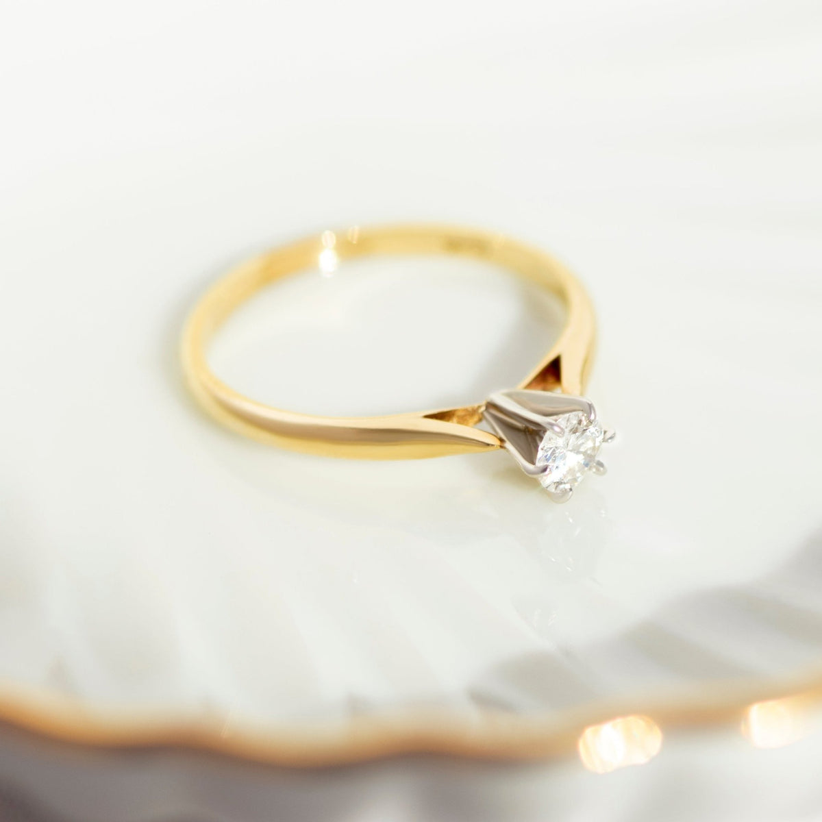 Vintage Solitärring aus Gelbgold mit 0,30 ct Diamant - Honey Jewelry