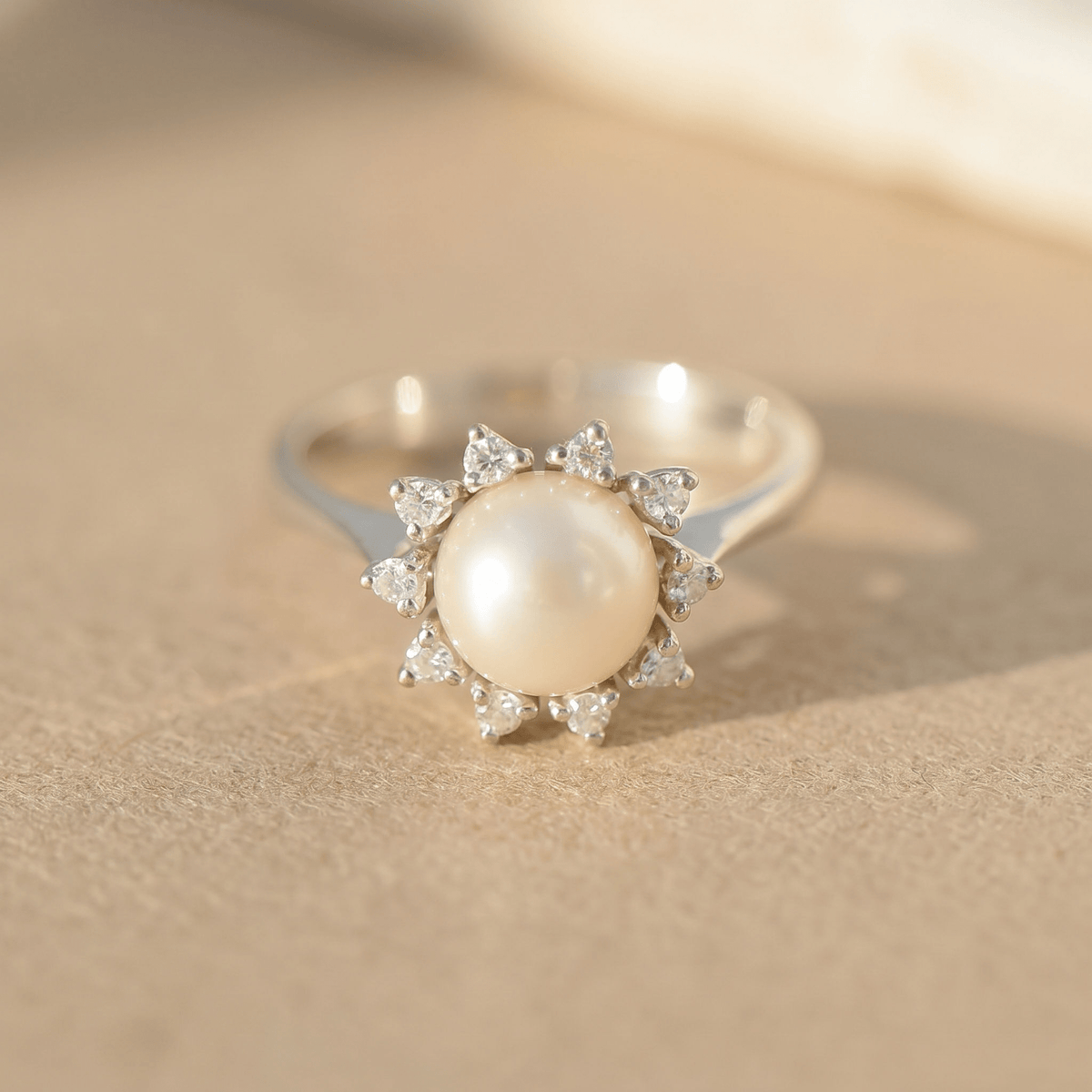 Vintage Weißgoldring mit Mabe-Perle & 10 Diamanten - Honey Jewelry
