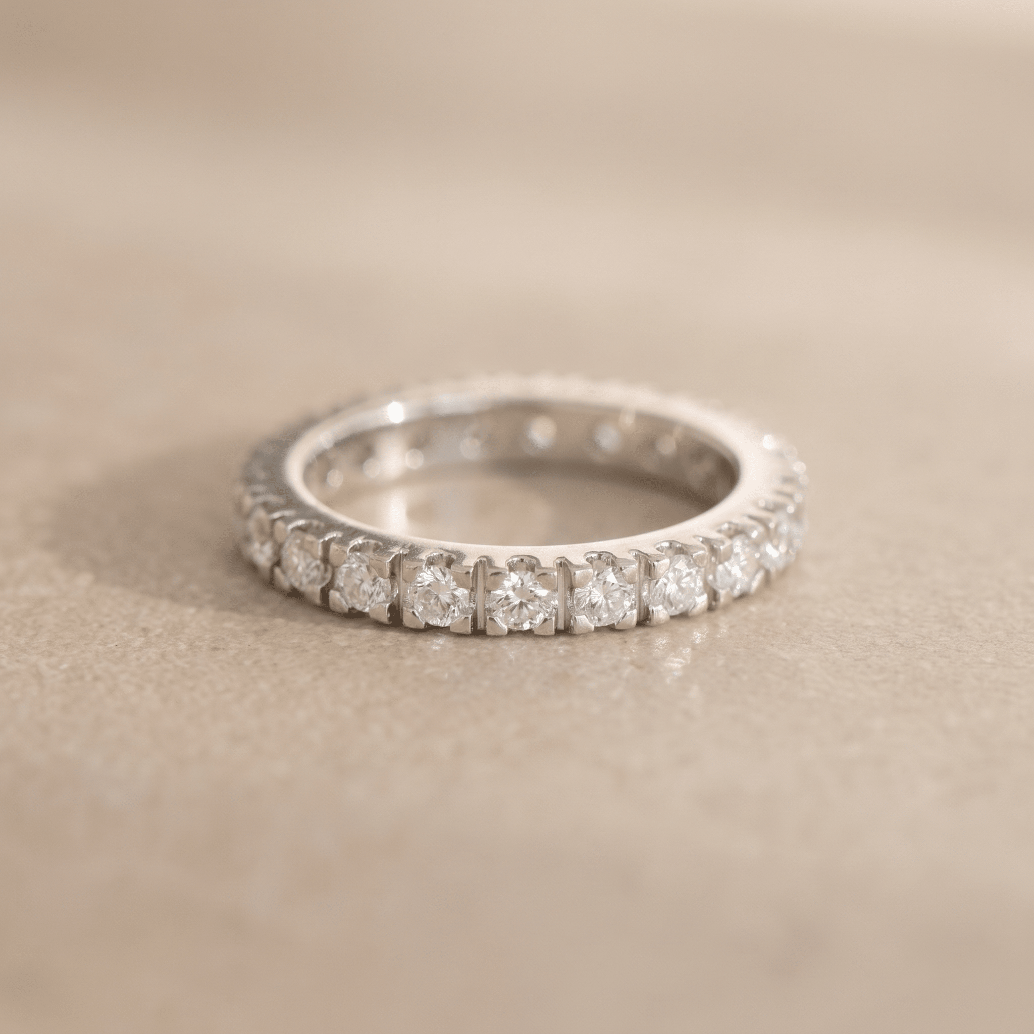 Vollmemory-Ring – 14K Weißgold 21 Diamanten 0,63 ct - Honey Jewelry