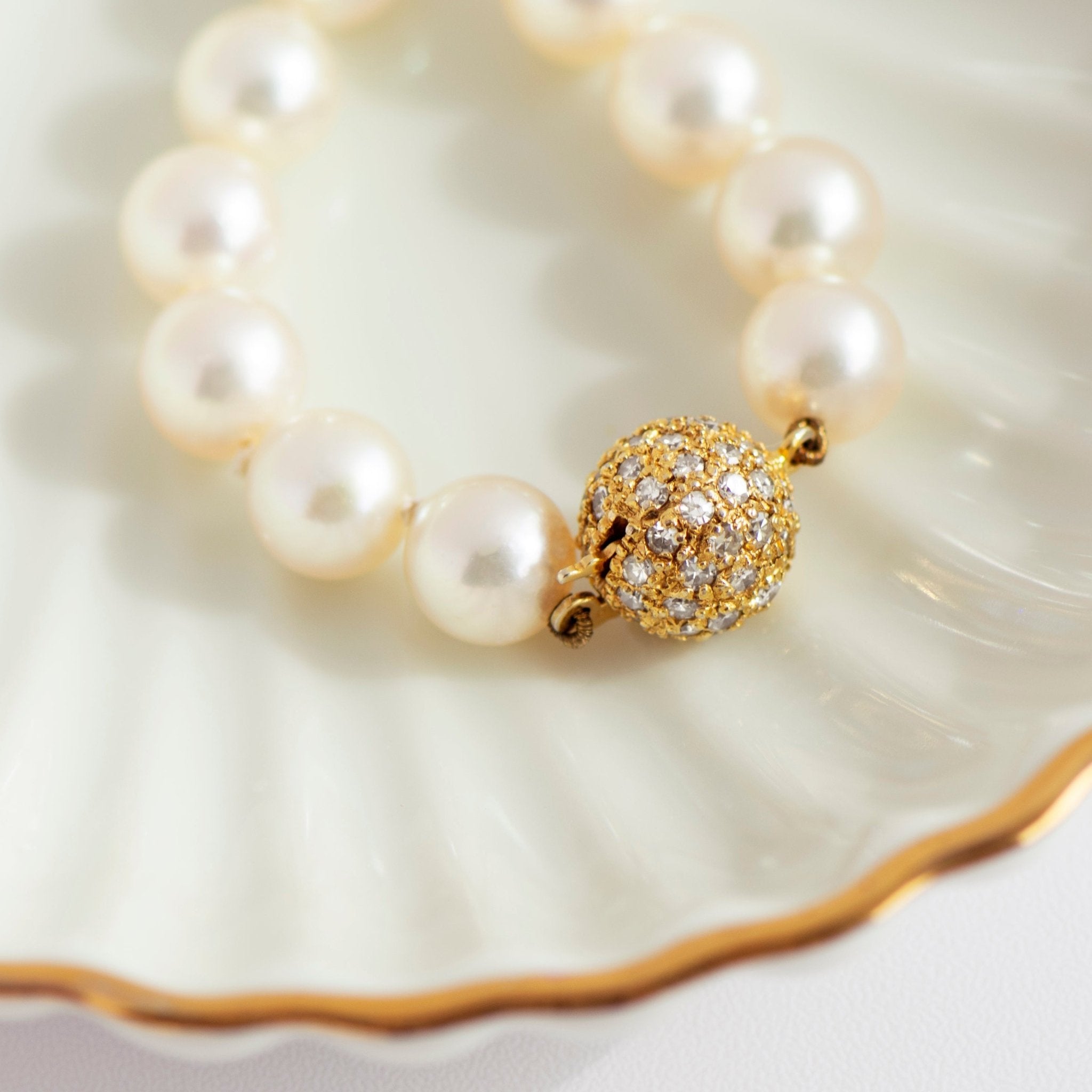 Zuchtperlenkette mit Diamant Kugelschließe aus 585 Gold - Honey Jewelry