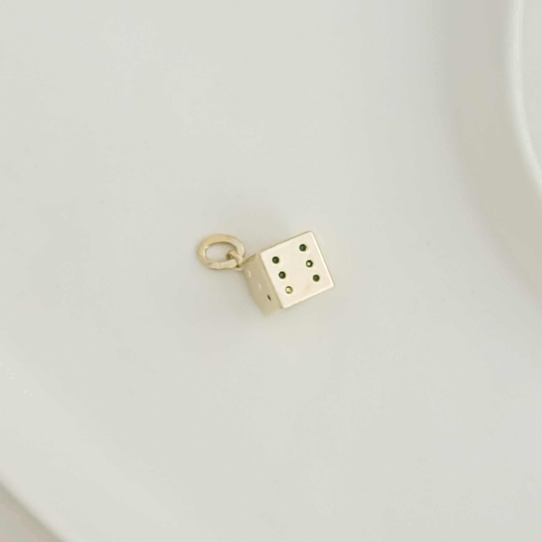 Moderne Würfel Anhänger aus 333er Gelbgold, 0,8 cm Seitenlänge - Honey Jewelry