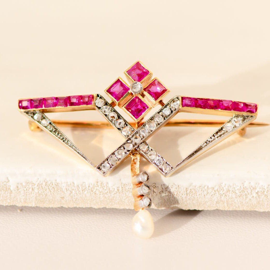Antike Rubin - Diamant - Brosche aus 750er Gold mit Perle – Liebe, Leidenschaft & Erinnerung - Honey Jewelry