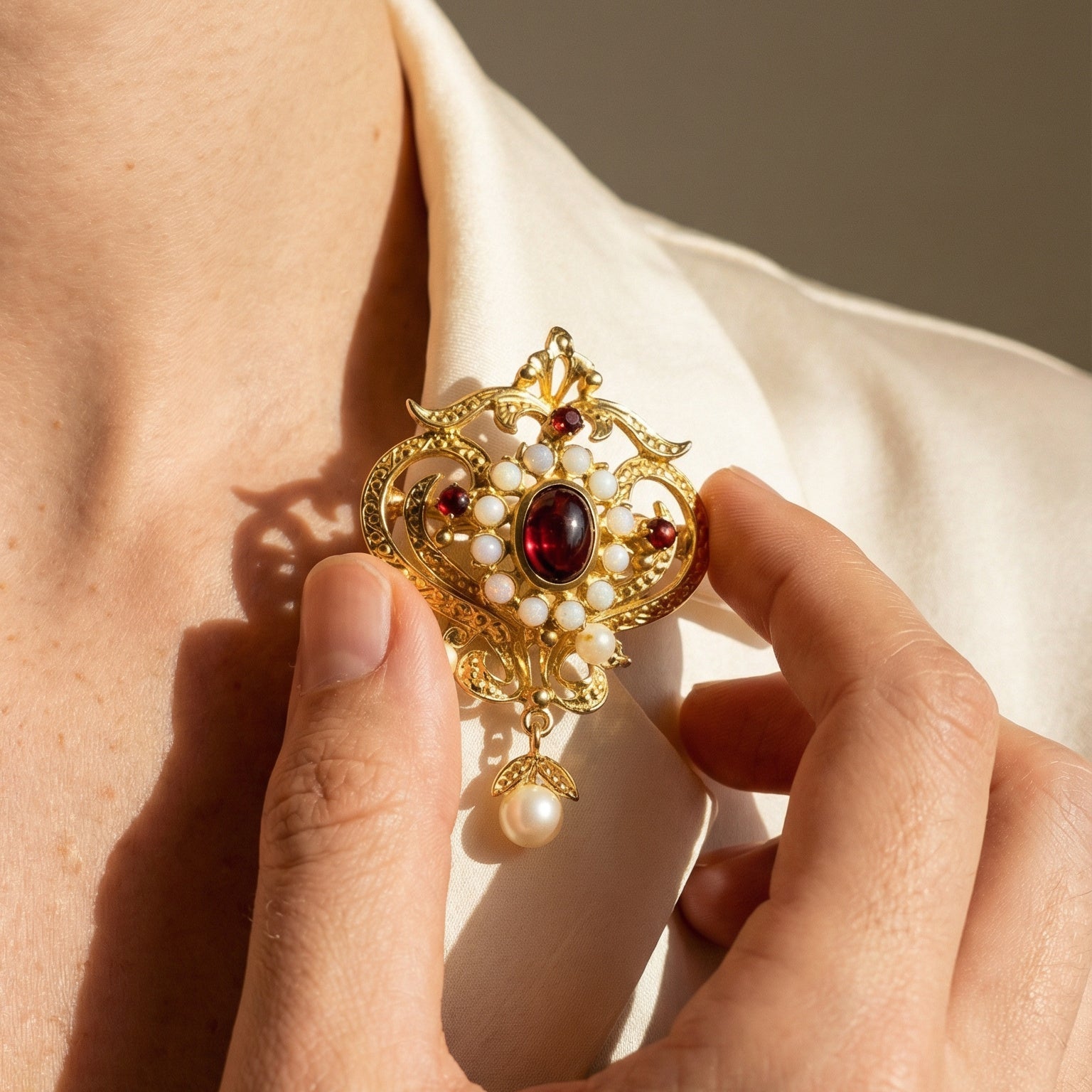 Antiker Goldanhänger /Brosche aus Gold – Vielseitig und Elegant - Honey Jewelry