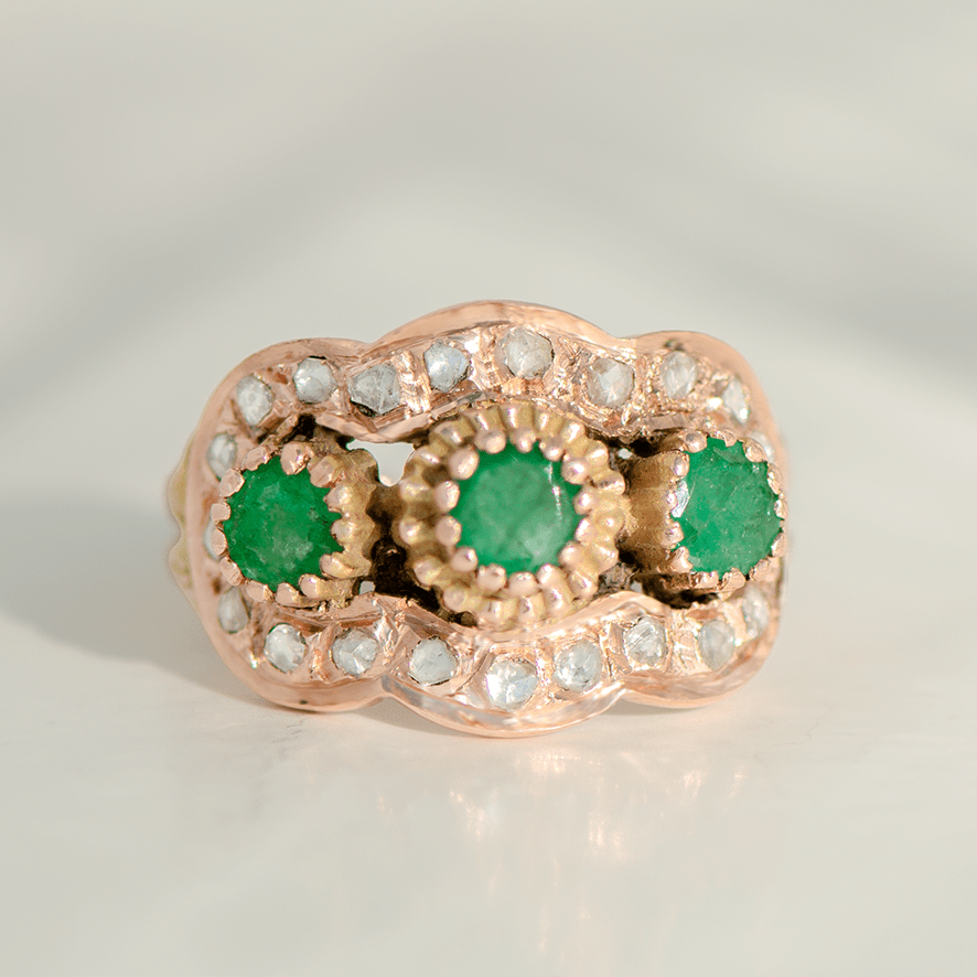 Antiker Ring mit Smaragden & Rosenschliff - Diamanten | 14K Rotgold | Viktorianisch um 1880 - Honey Jewelry