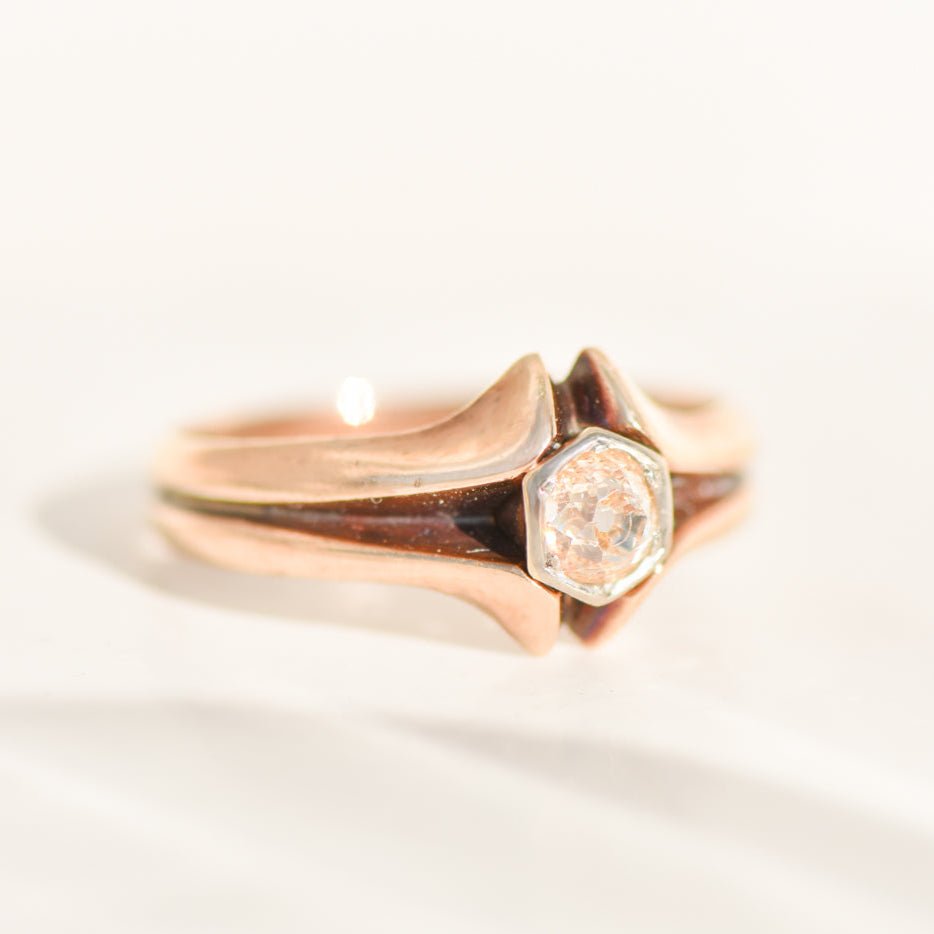 Antiker Solitärring aus 14K Roségold mit Altschliff - Diamant – zart rosé, wild im Herzen - Honey Jewelry