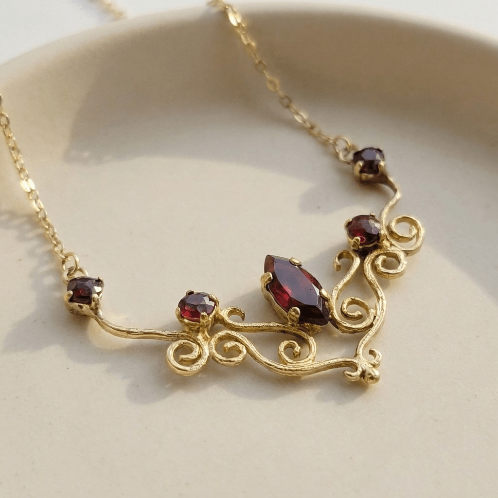 Antikes Collier mit Granaten aus 8 Karat Gold - Honey Jewelry