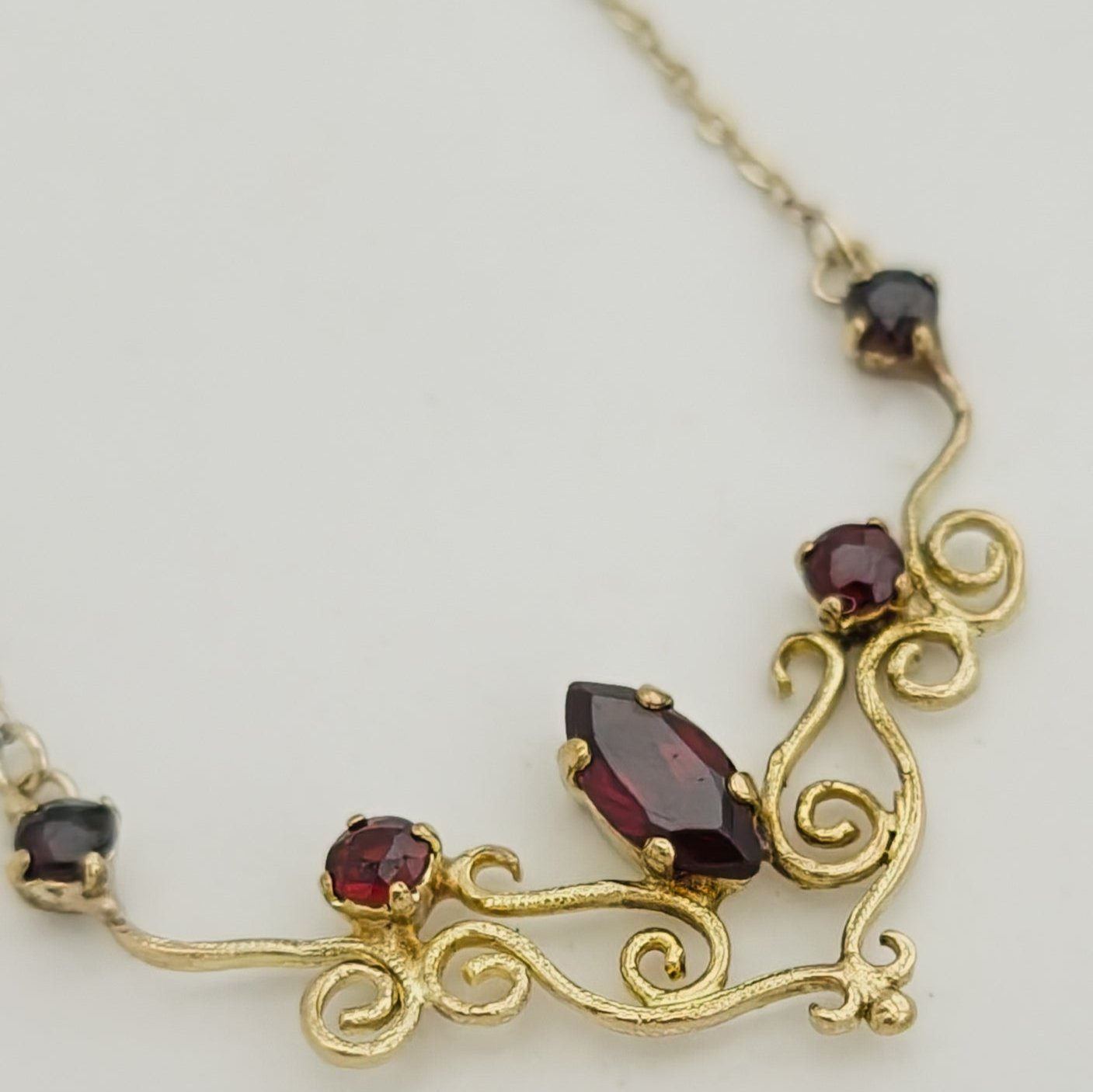 Antikes Collier mit Granaten aus 8 Karat Gold - Honey Jewelry