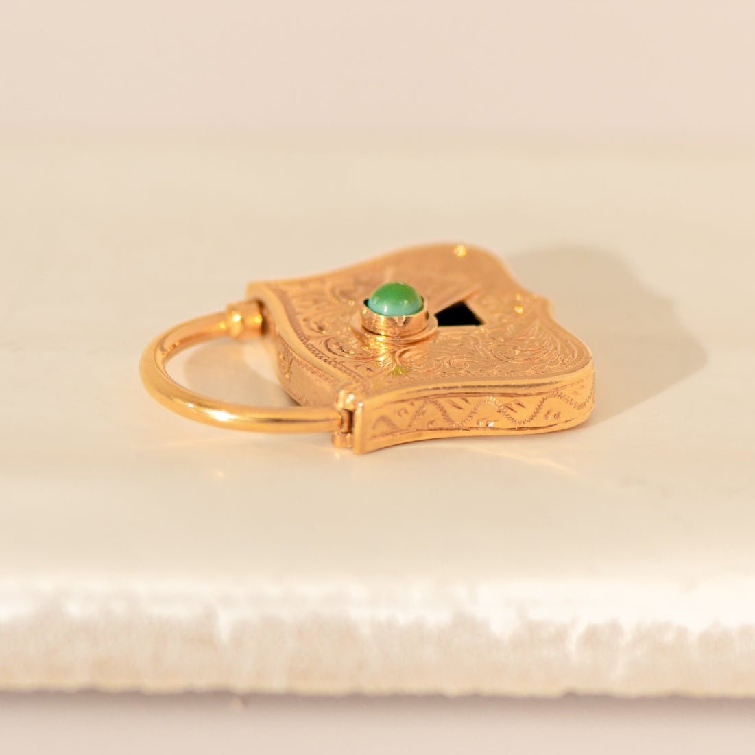 Antikes Schloss aus 18 Karat Gelbgold mit Türkis | frühes 20. Jahrhundert - Honey Jewelry