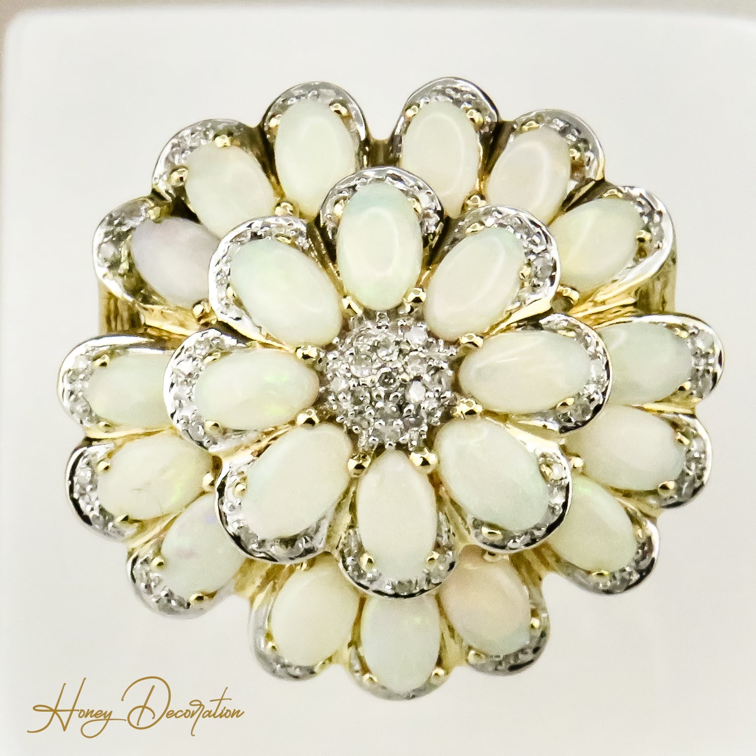 Beeindruckender 14 Karat Blüten - Goldring mit leuchtenden Opalen - Honey Jewelry