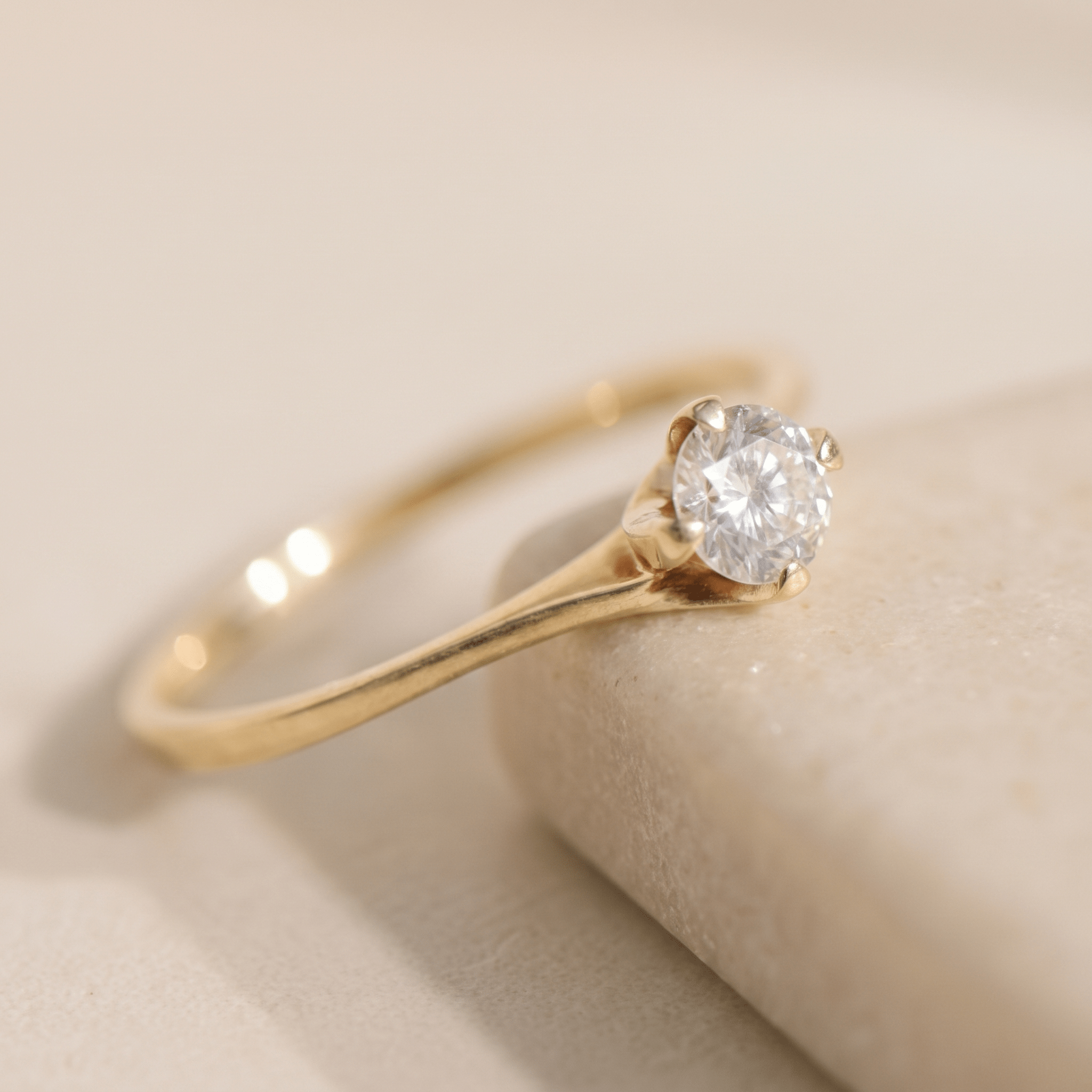 Brillantring aus 14K Gelbgold mit Diamant-Solitär - Honey Jewelry