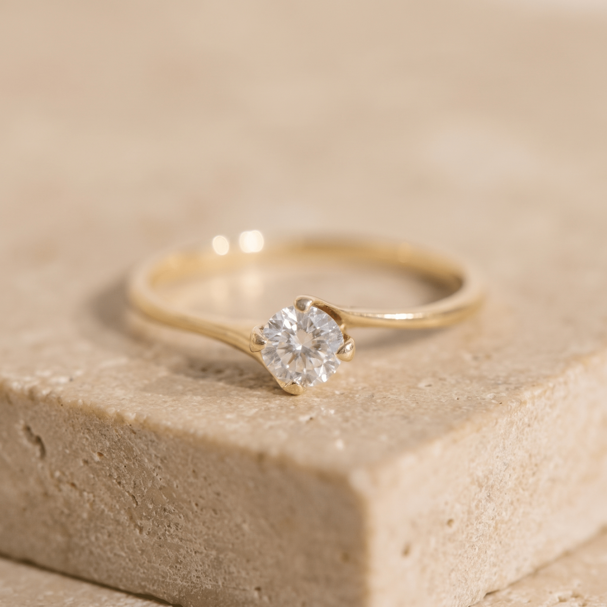 Brillantring aus 14K Gelbgold mit Diamant-Solitär - Honey Jewelry