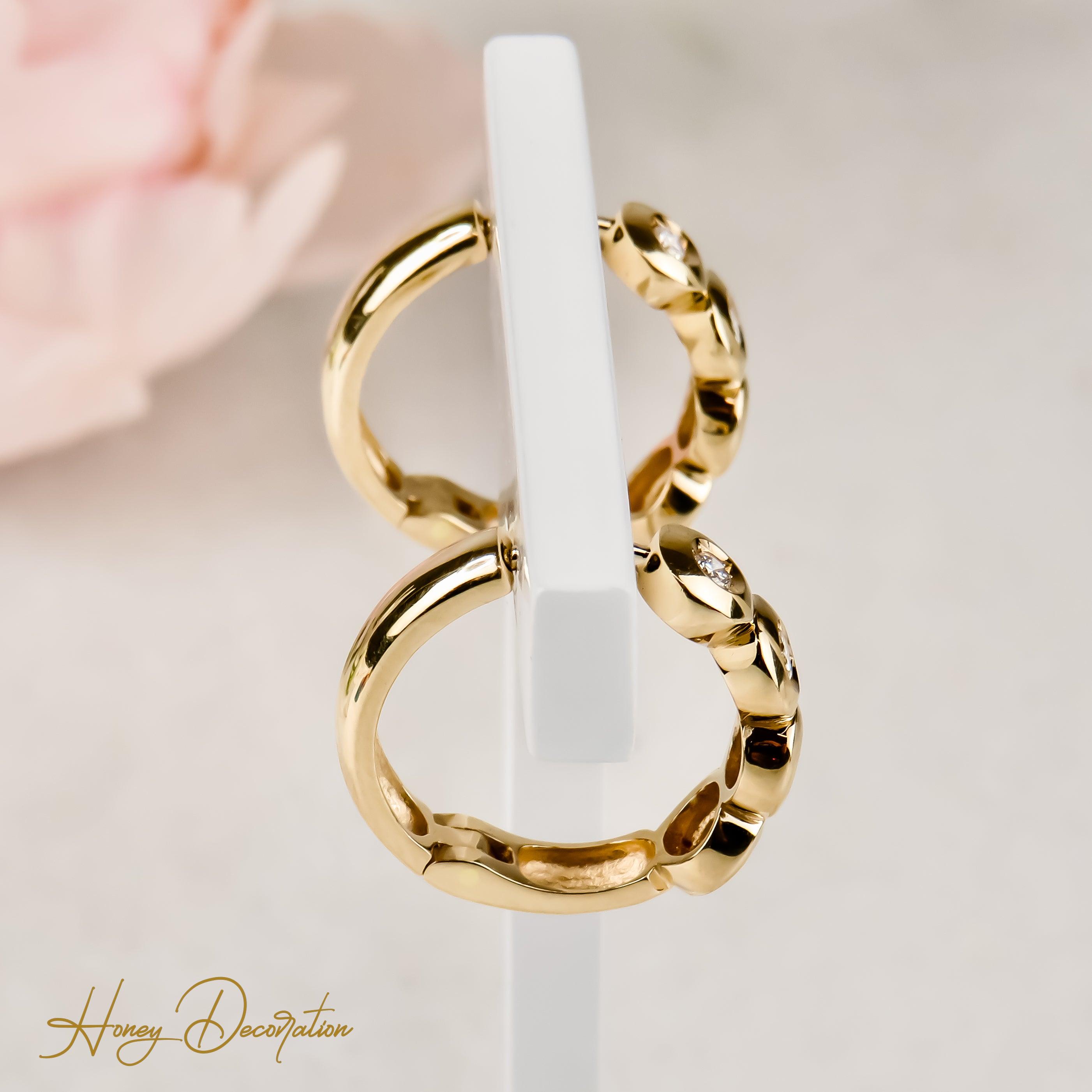 Elegante Brillant-Creolen aus 14 Karat Gold - Honey Decoration