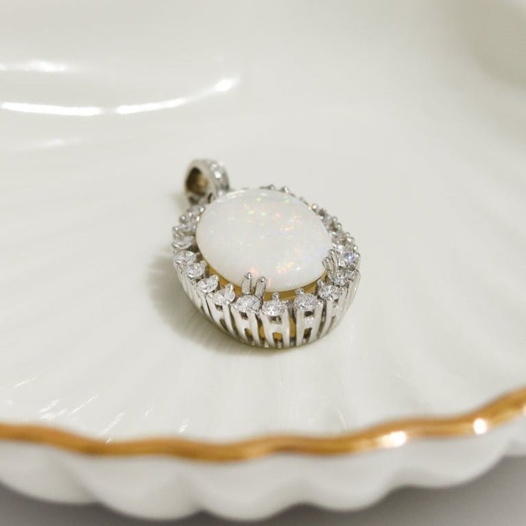 Elfenhafter Opalanhänger – Verzauberte Eleganz - Honey Jewelry