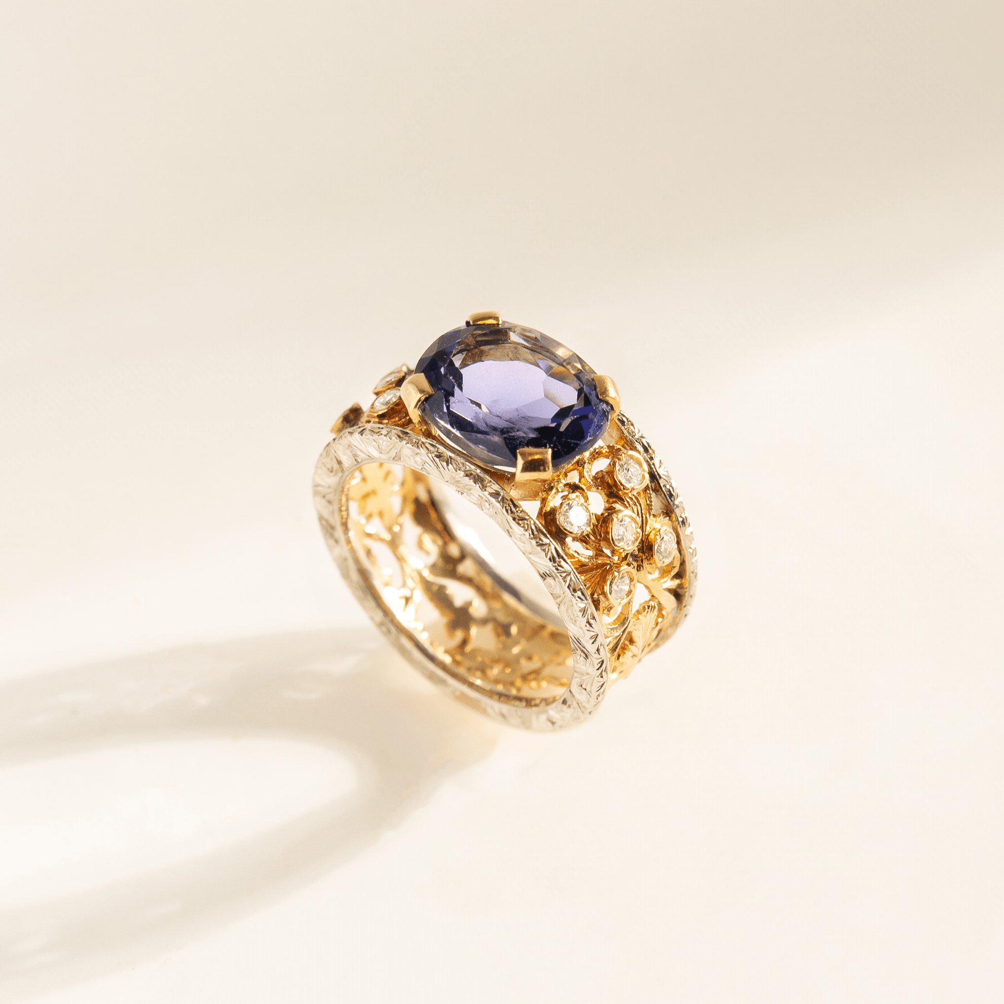 Exklusiver Cocktailring aus 18K Gelb - & Weißgold mit Tansanit & Diamanten – pure Goldschmiedekunst - Honey Jewelry