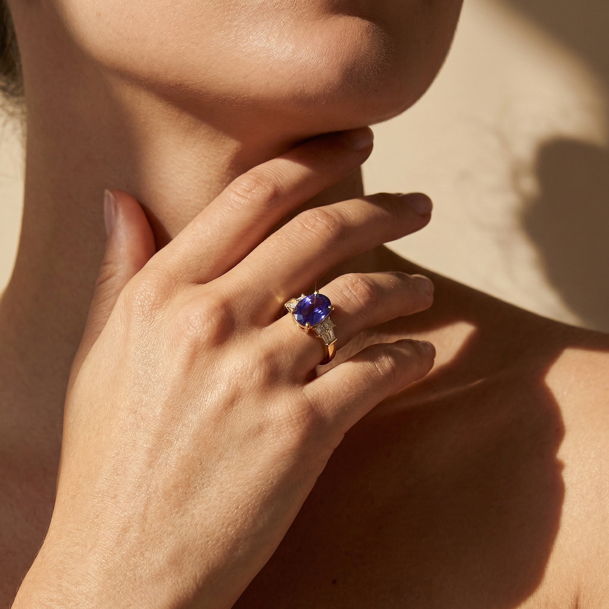 Exklusiver Vintage-Cocktailring aus 18K Gelbgold mit Tansanit & Brillanten – kraftvoll, edel, unverwechselbar - Honey Jewelry