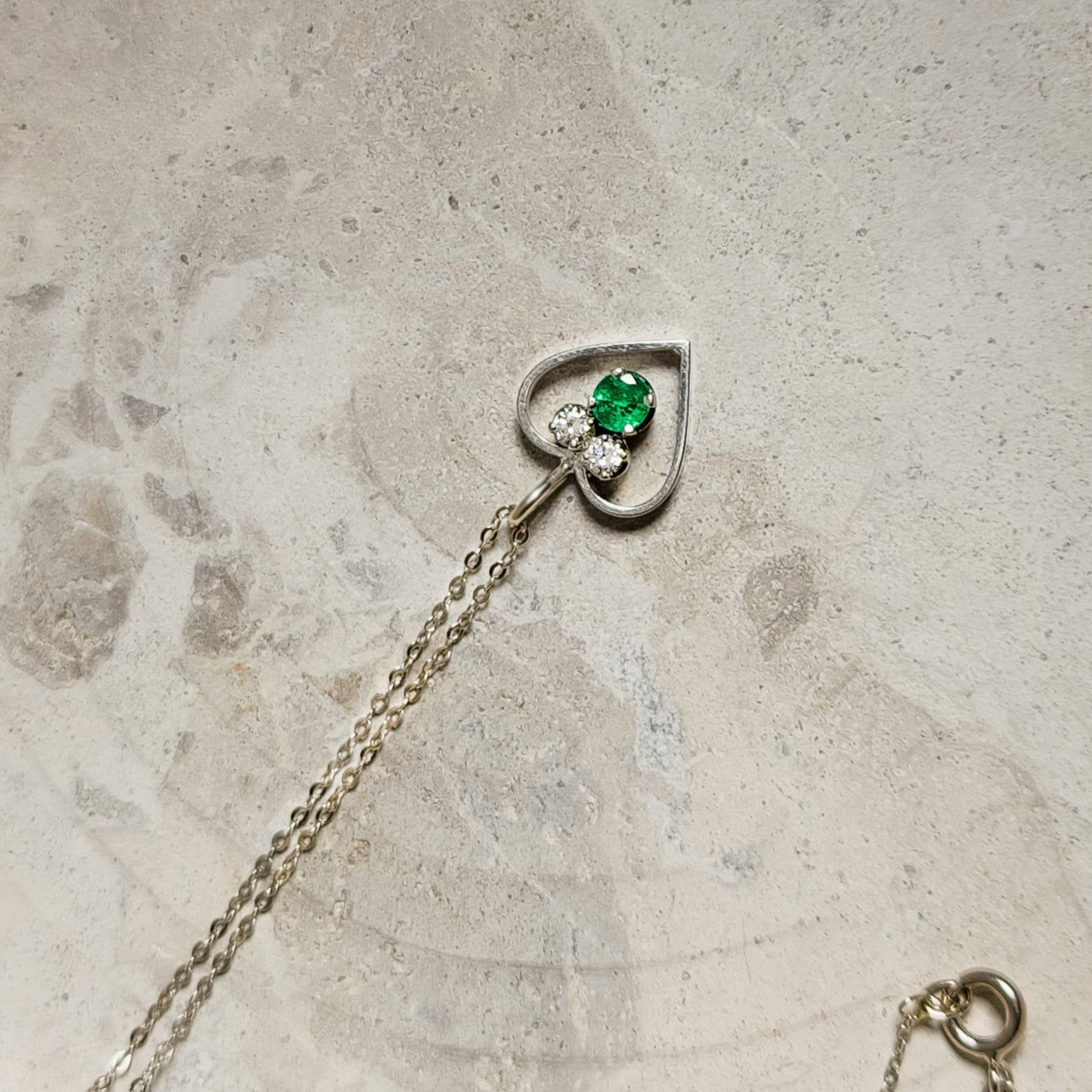 Feines 14 Karat Goldkettchen mit Herz - Anhänger – Subtiler Luxus - Honey Jewelry