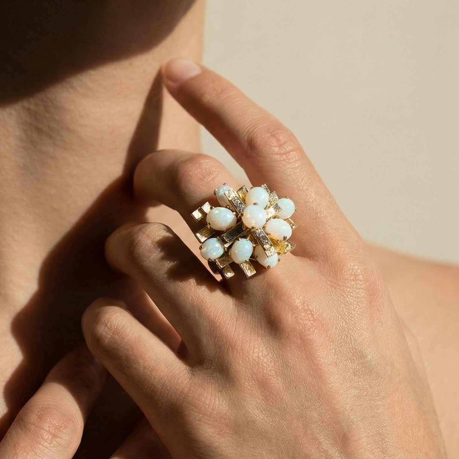 Goldring mit Opalen – Verträumte Eleganz - Honey Jewelry