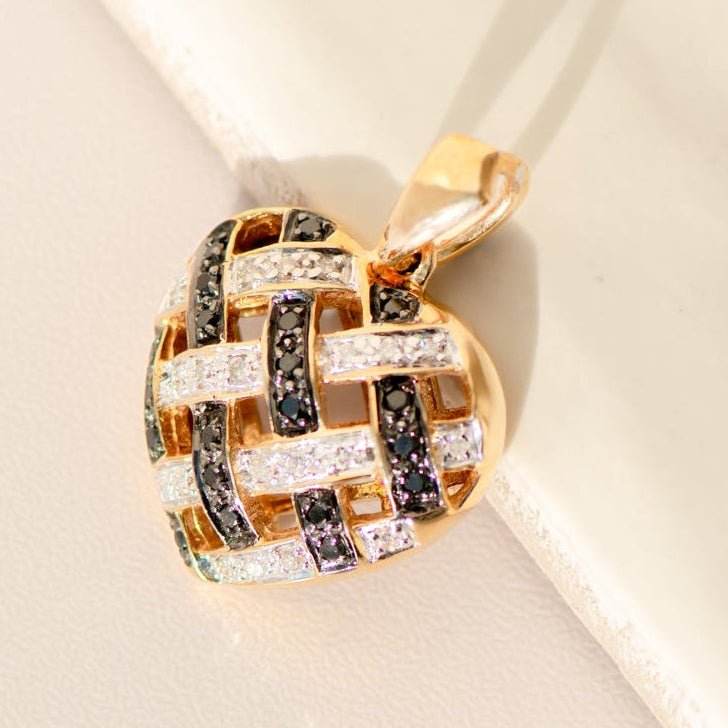 Herzanhänger aus 14 Karat Gelbgold mit weißen & schwarzen Diamanten – Liebe in Kontrast - Honey Jewelry