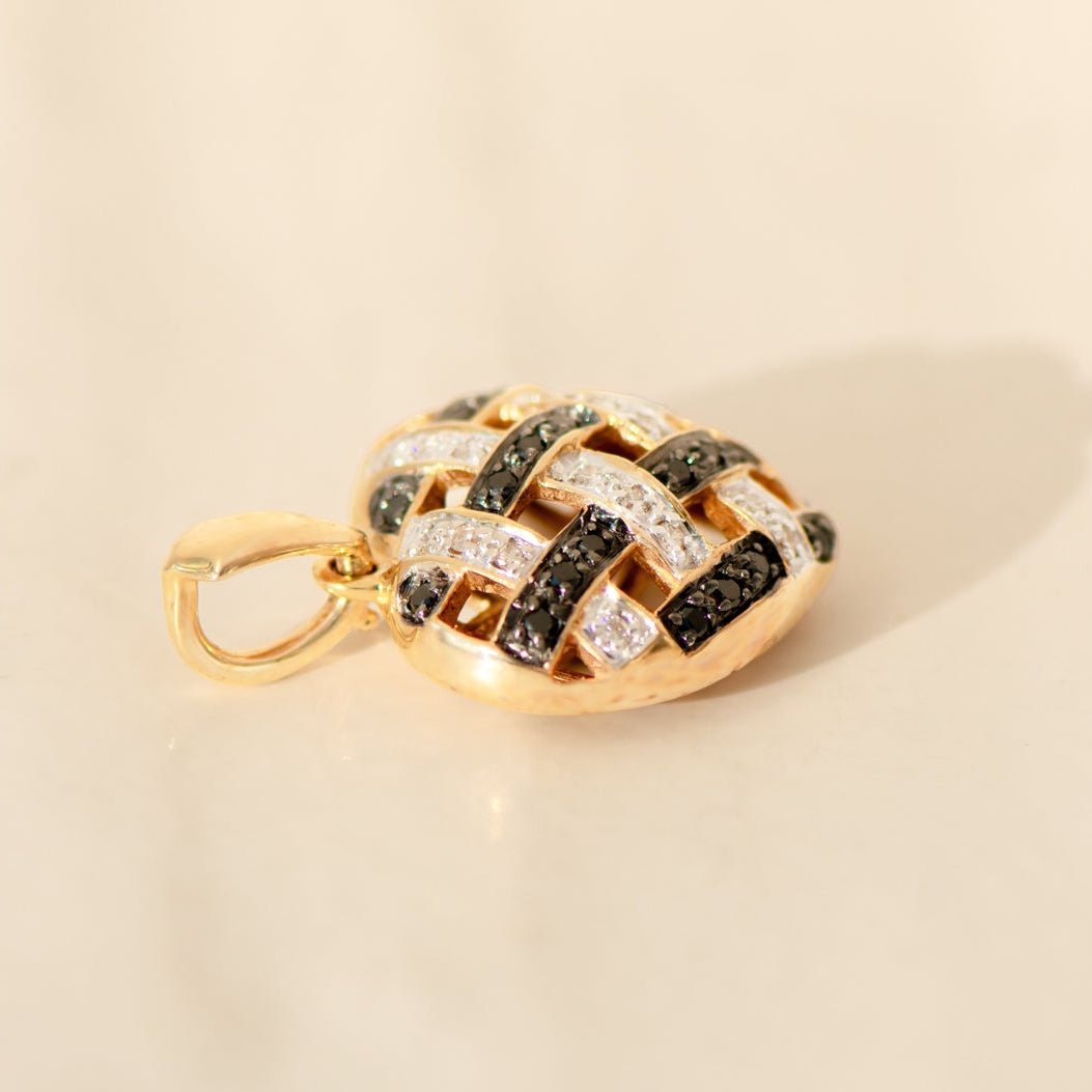 Herzanhänger aus 14 Karat Gelbgold mit weißen & schwarzen Diamanten – Liebe in Kontrast - Honey Jewelry