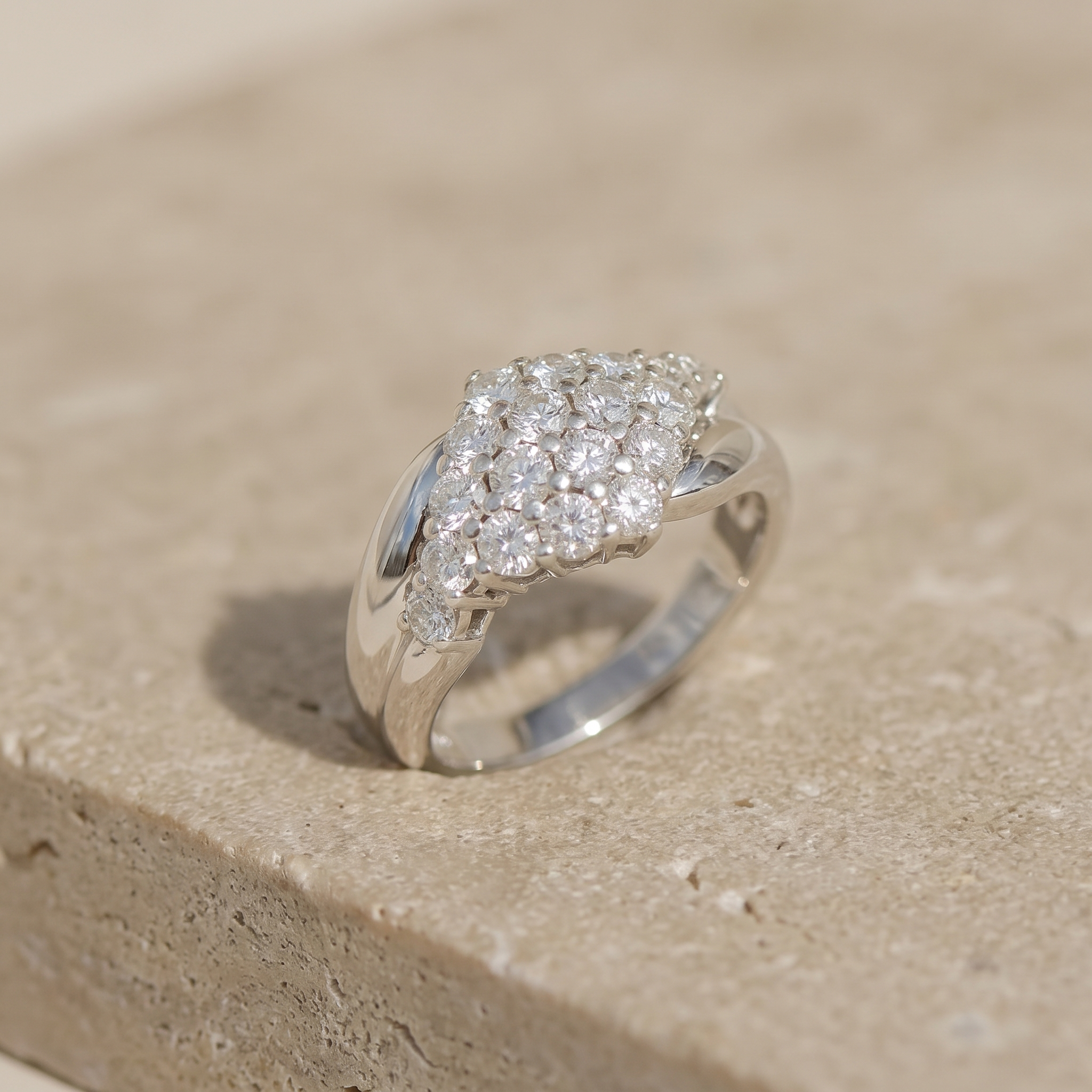 Ring made of 14K yellow gold with diamond solitaire and pavé setting – finely set, elegantly finished