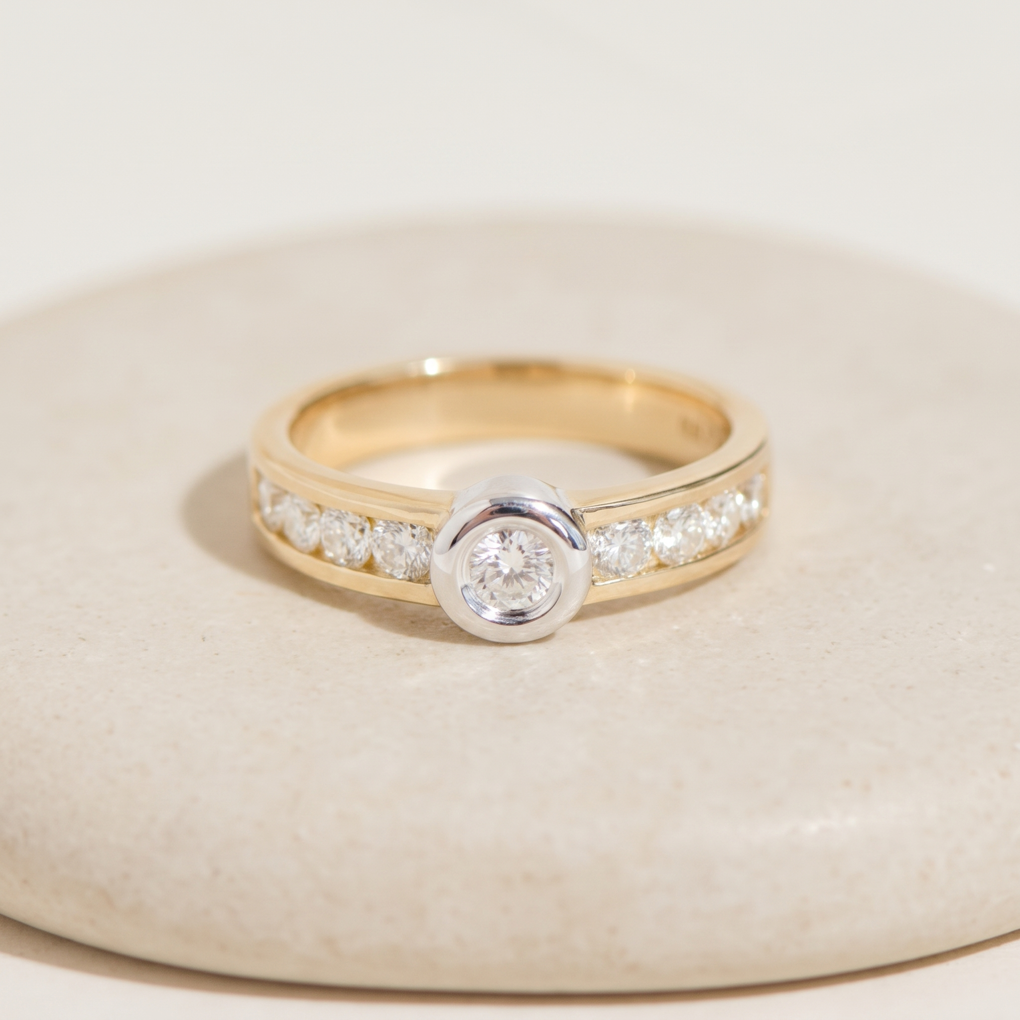 Vintage bicolor ring in 14K gold with diamonds – 90s chic with a sophisticated sparkle