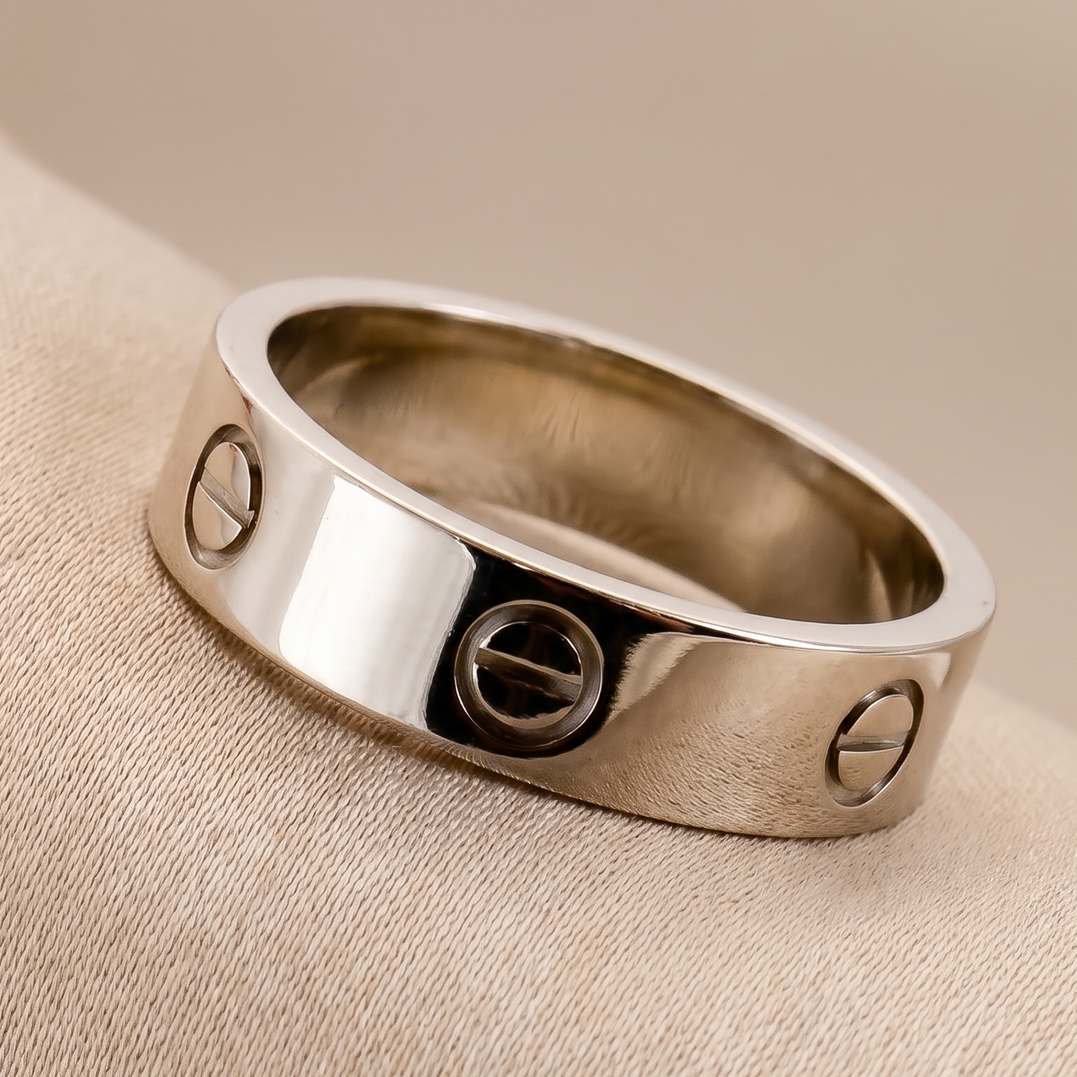 Luxurious Cartier Goldring Love from 18 Karat Gold