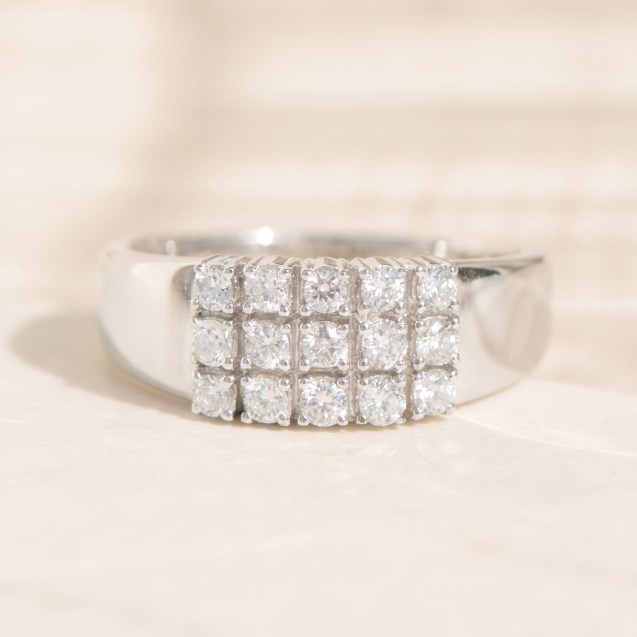 14K white gold ring with 15 diamonds – clean lines, strong sparkle