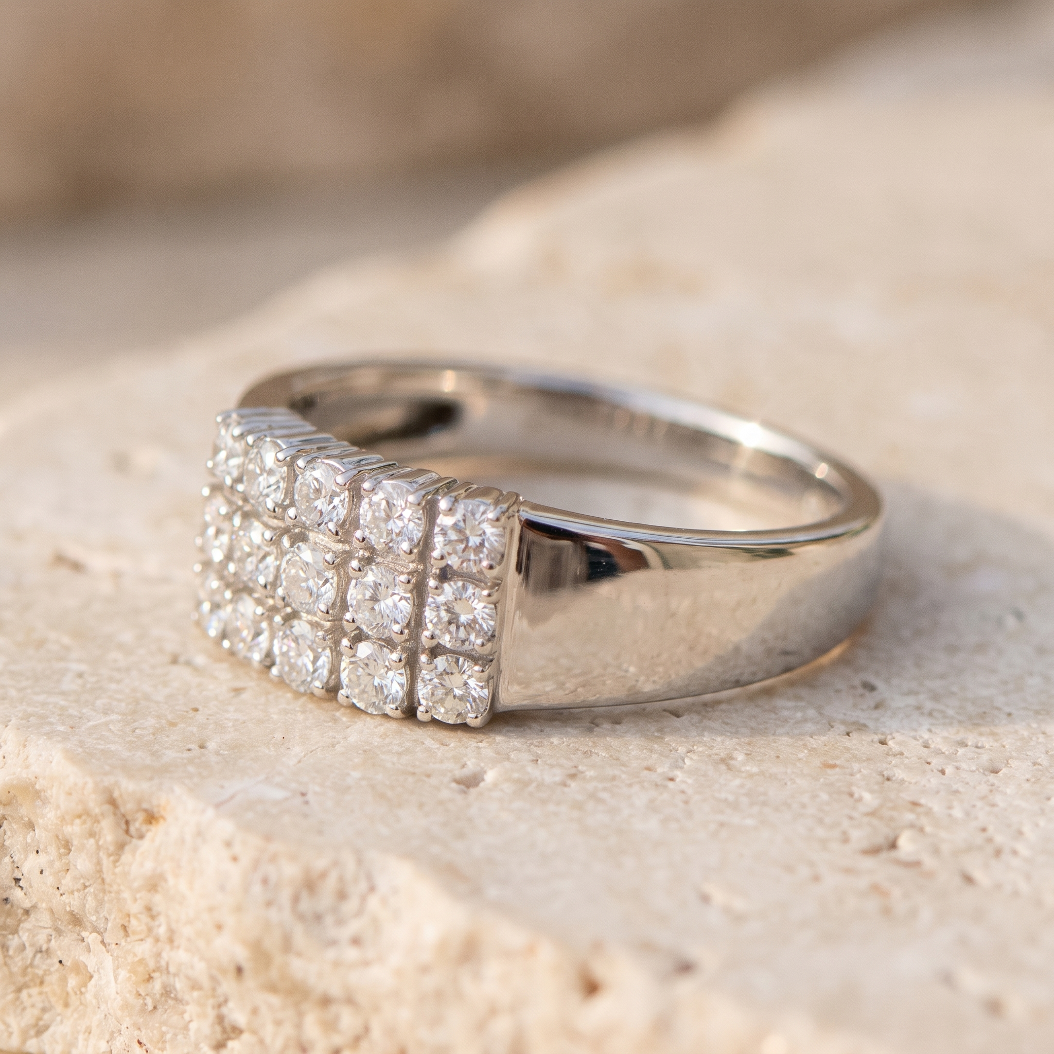 14K white gold ring with 15 diamonds – clean lines, strong sparkle