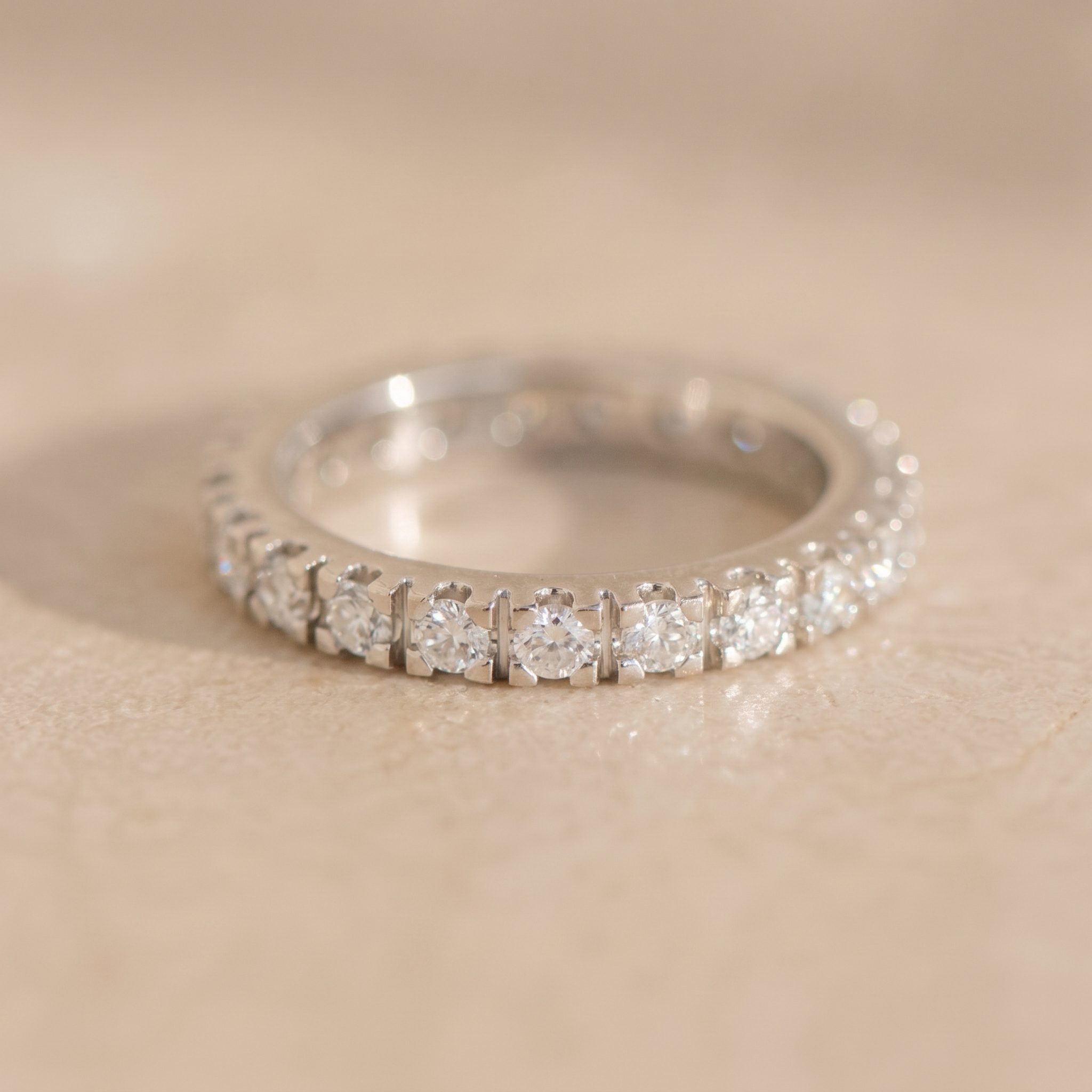 Vollmemory-Ring – 14K Weißgold 21 Diamanten 0,63 ct