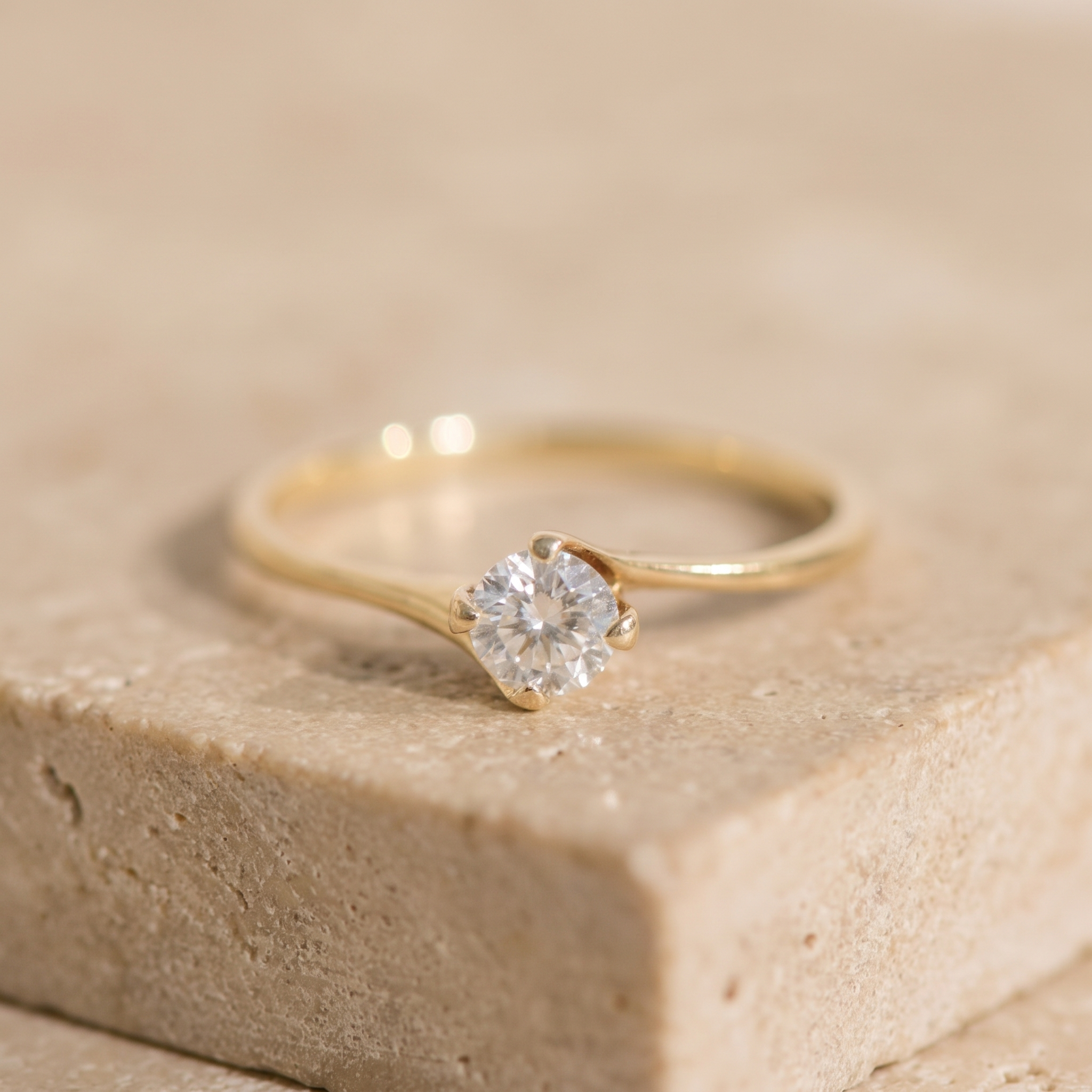 Brillantring aus 14K Gelbgold mit Diamant-Solitär
